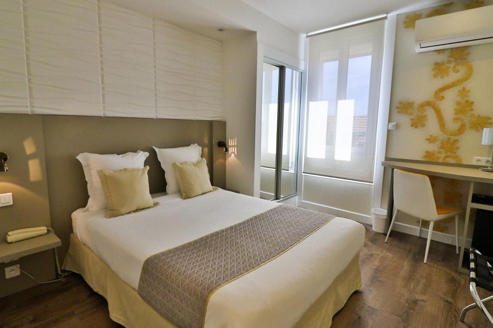 Standard Double or Twin Room - Photo 3