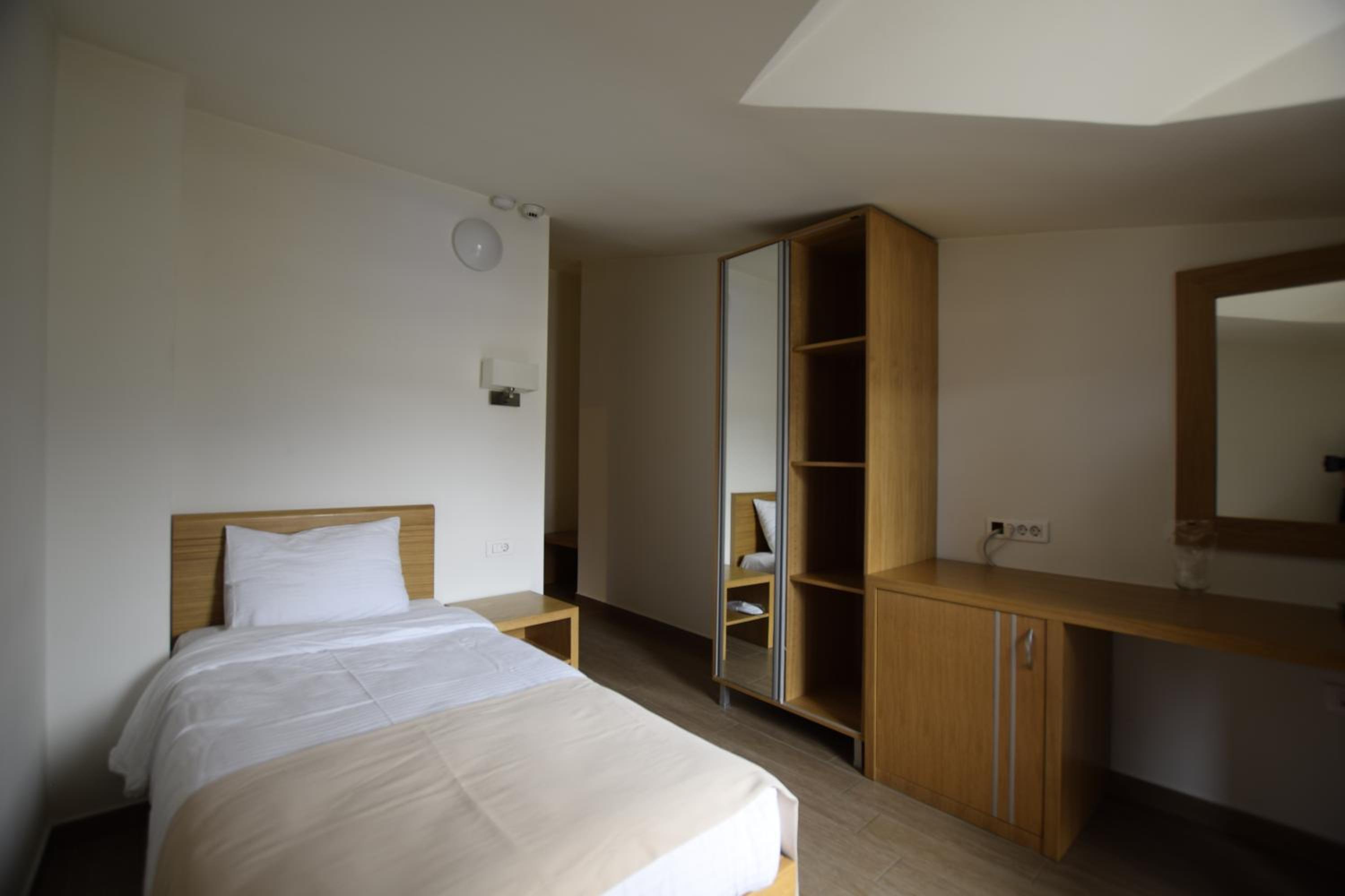 Classic Single Room with Balcony photo 3