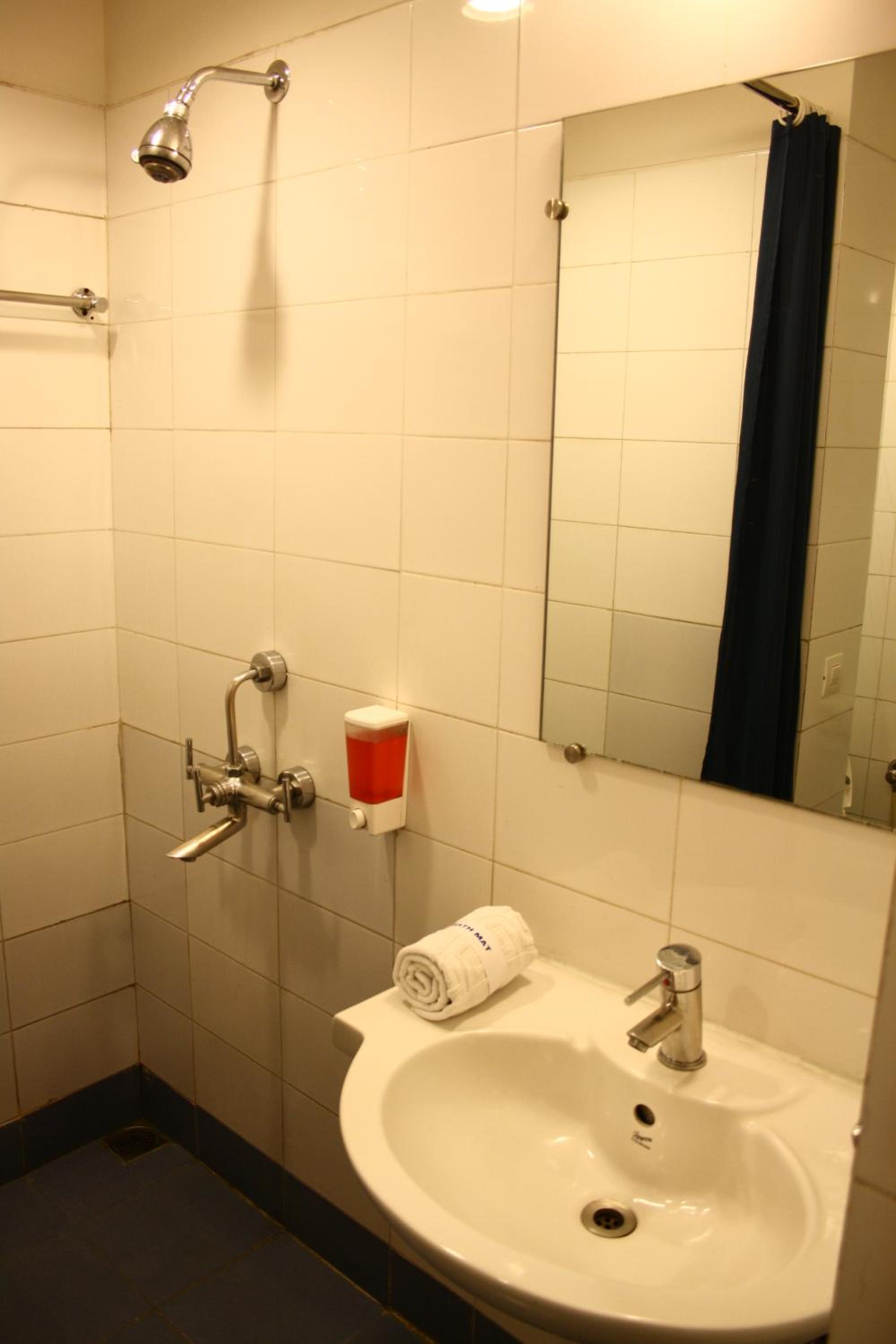Queen Room - Photo 8
