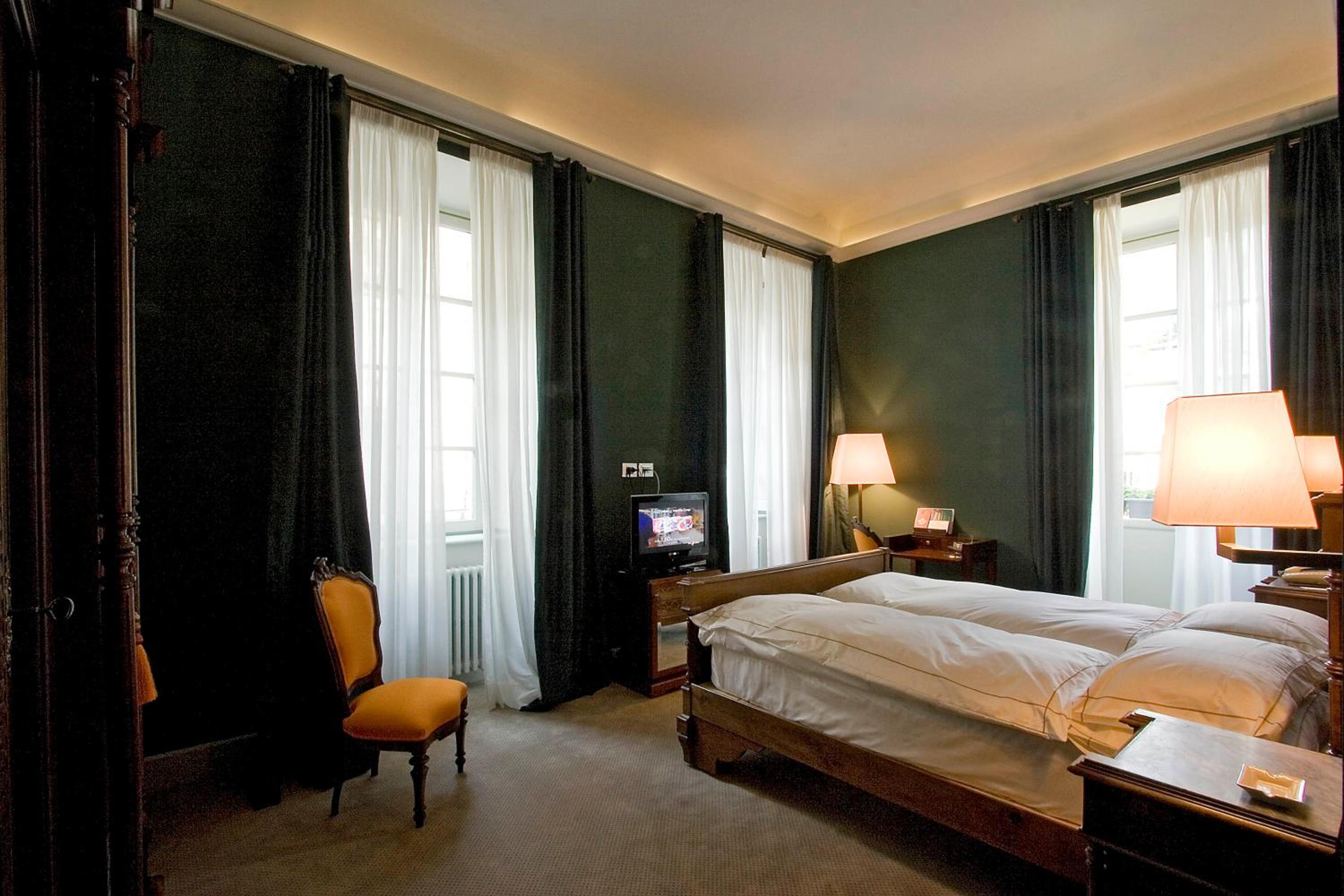 Deluxe Queen Room with View - Non-Smoking - Photo 3