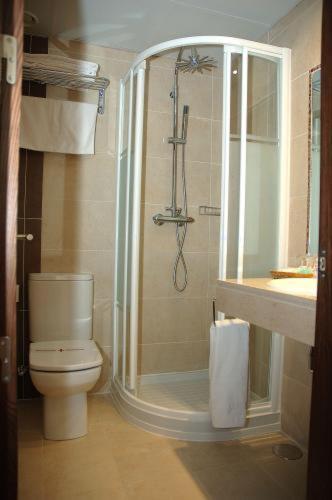 Twin Room - Photo 5