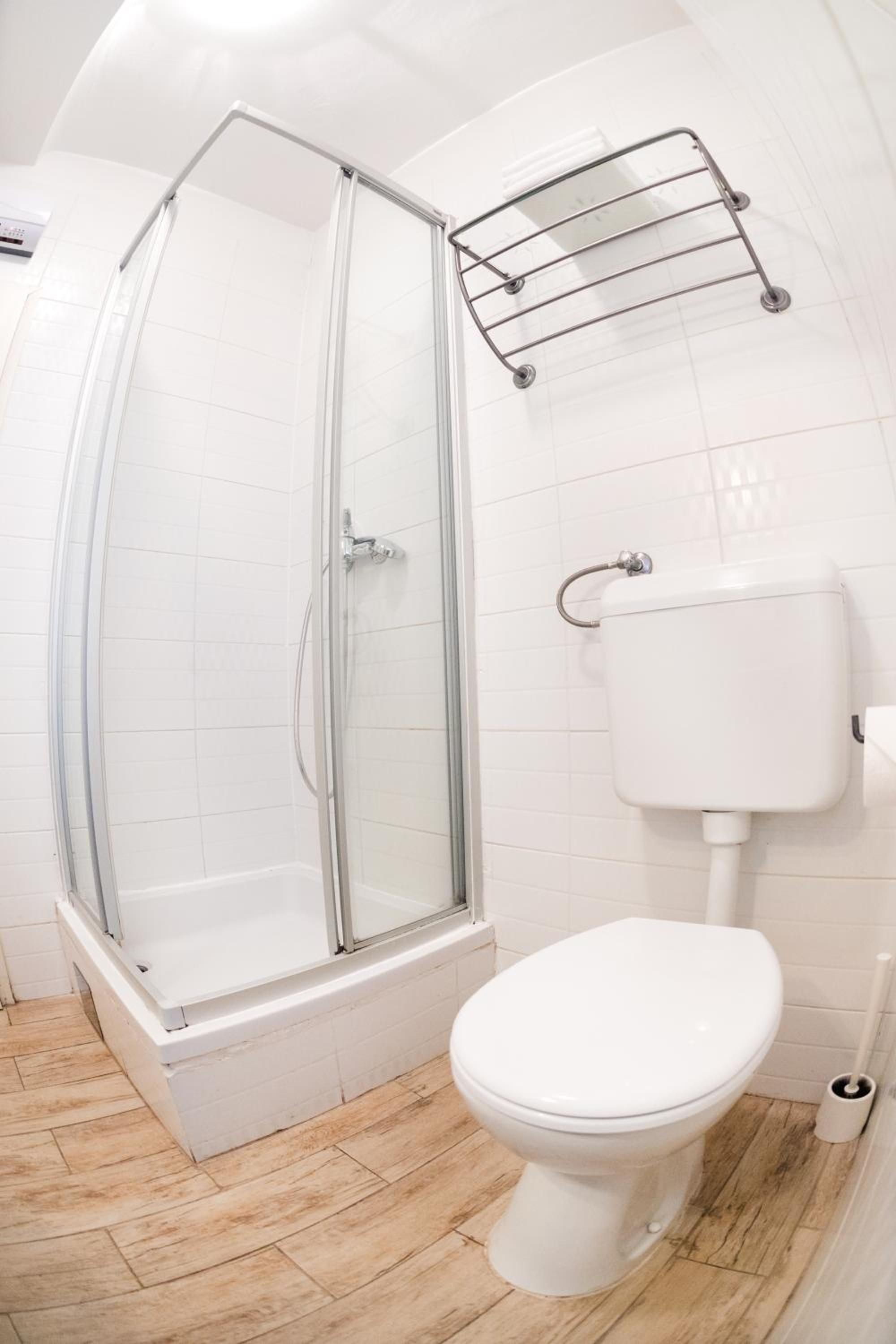 Studio Apartment - Photo 17