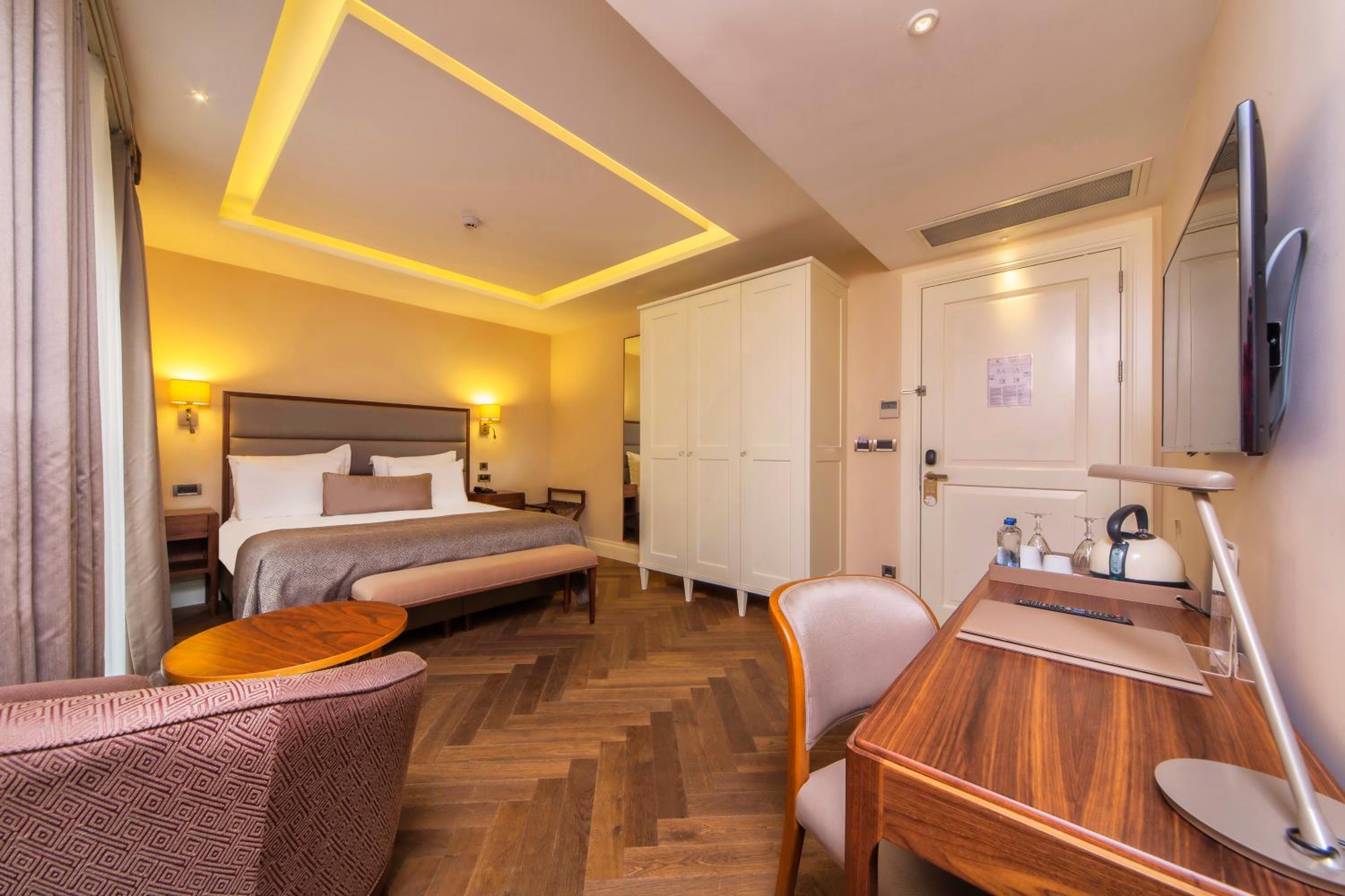 Deluxe Junior Suite with Hot Tub and Private Terrace photo 1