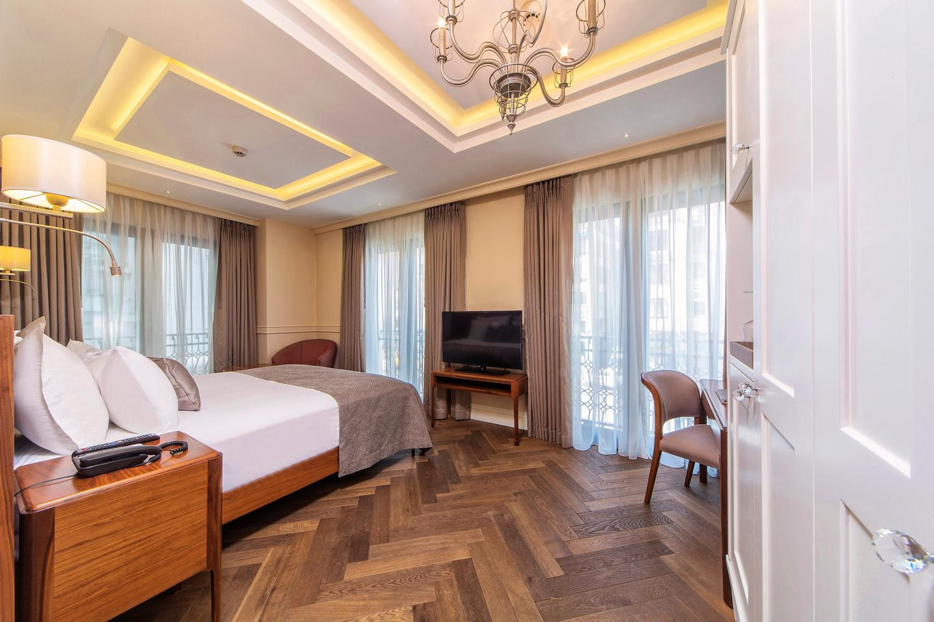 Superior Double Room with Extra Bed photo 1