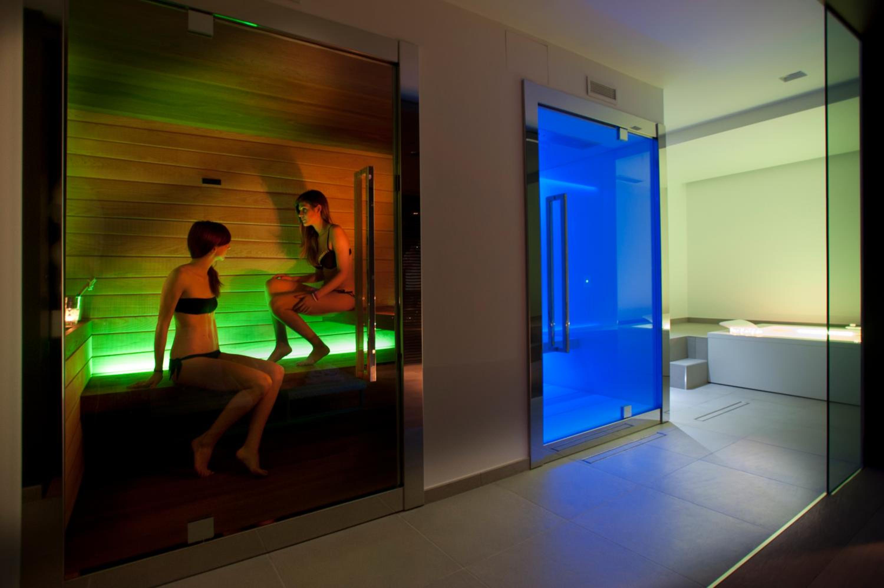 Double Room with Spa Access photo 2