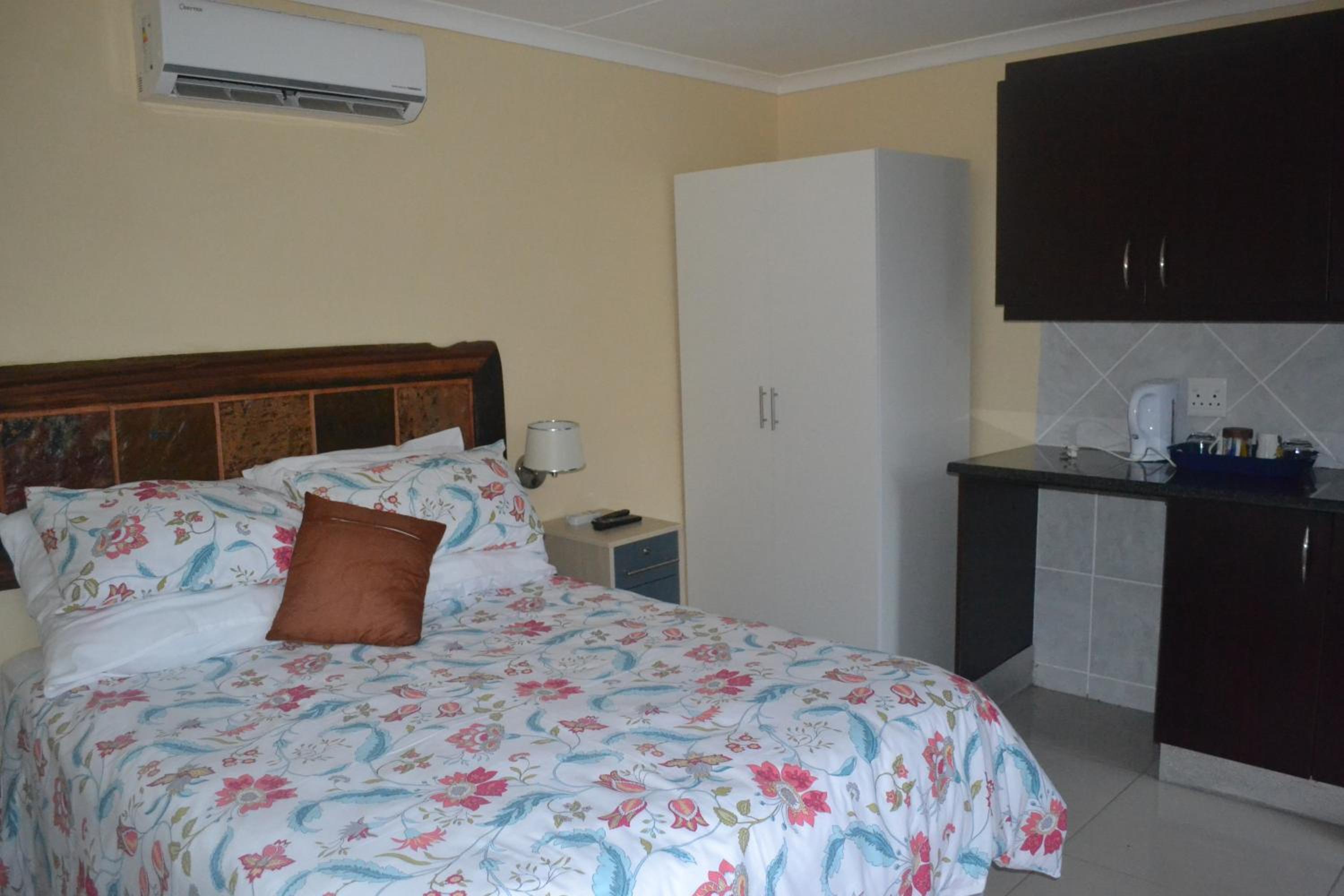 Standard Double Room photo 2
