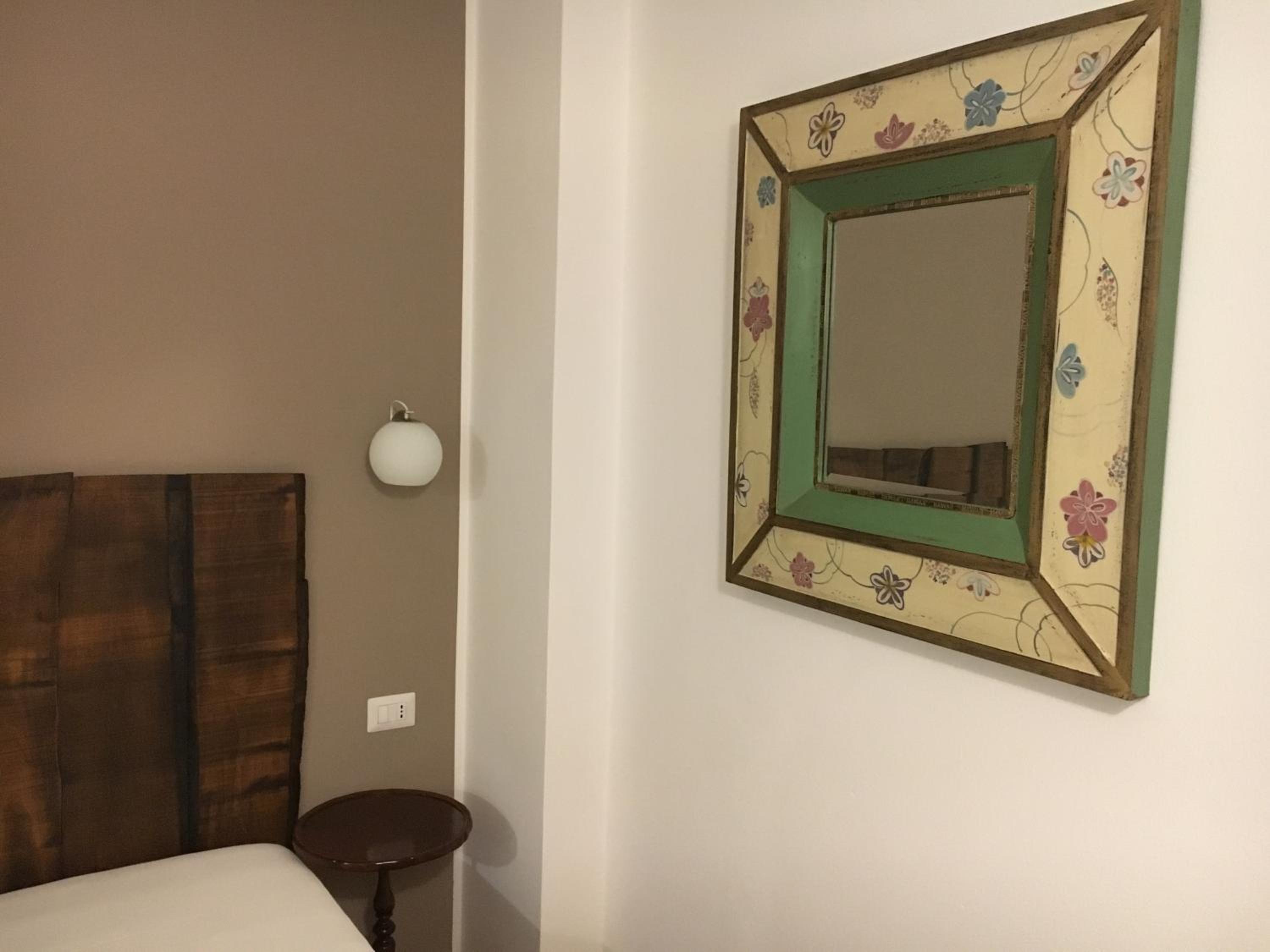 Deluxe Double Room (2 Adults + 1 Child) photo 3
