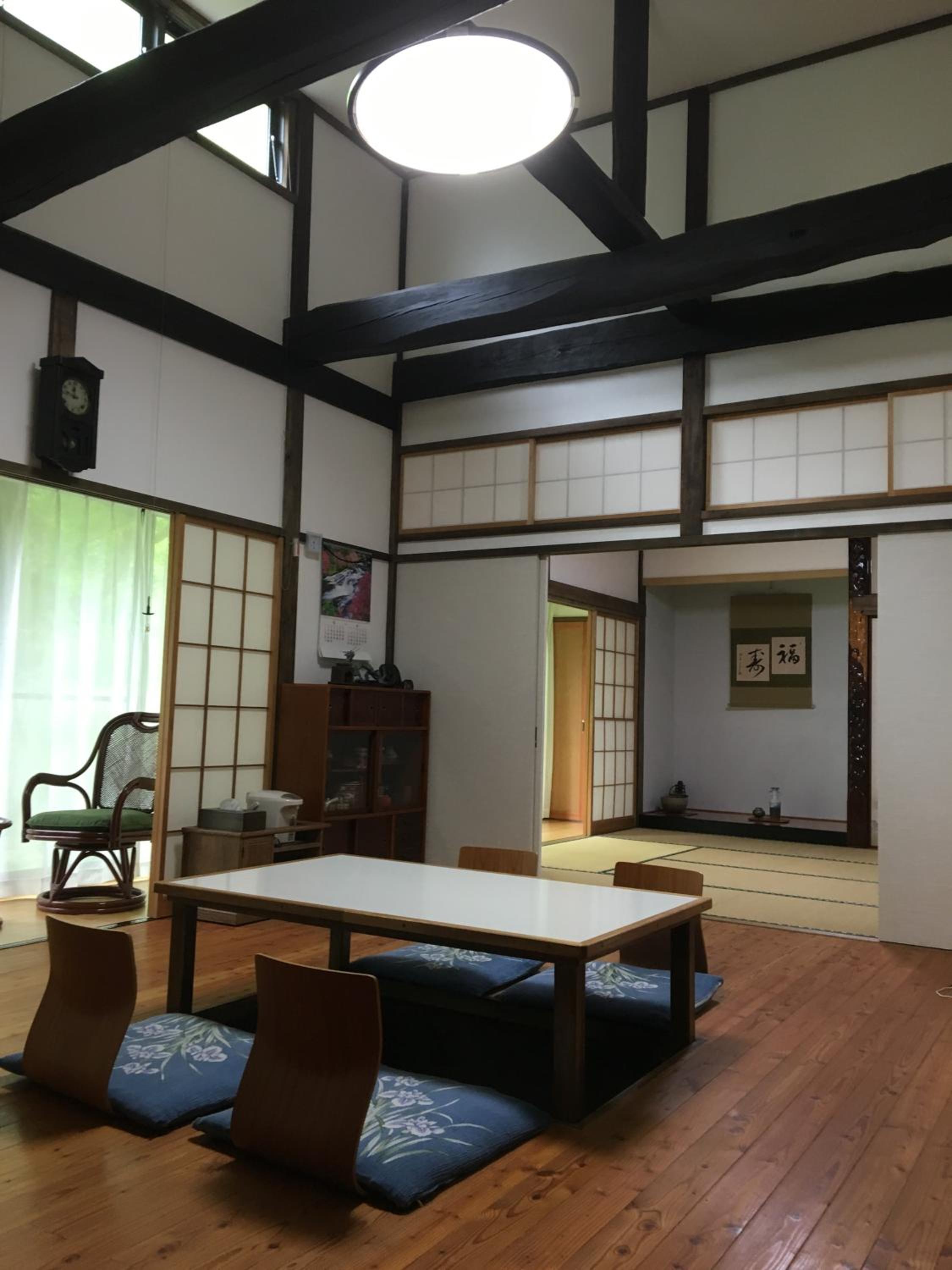Deluxe Family Room with Shared Bathroom photo 2