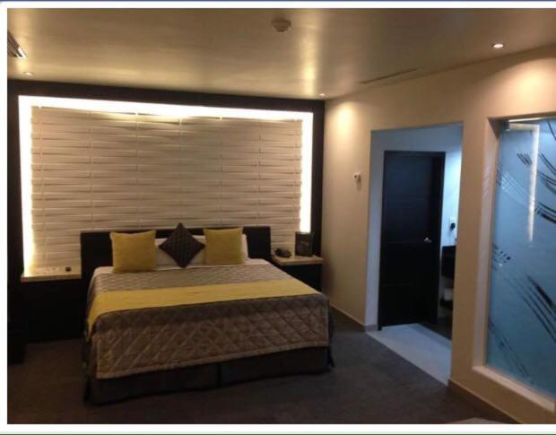 Queen Suite with Spa Bath