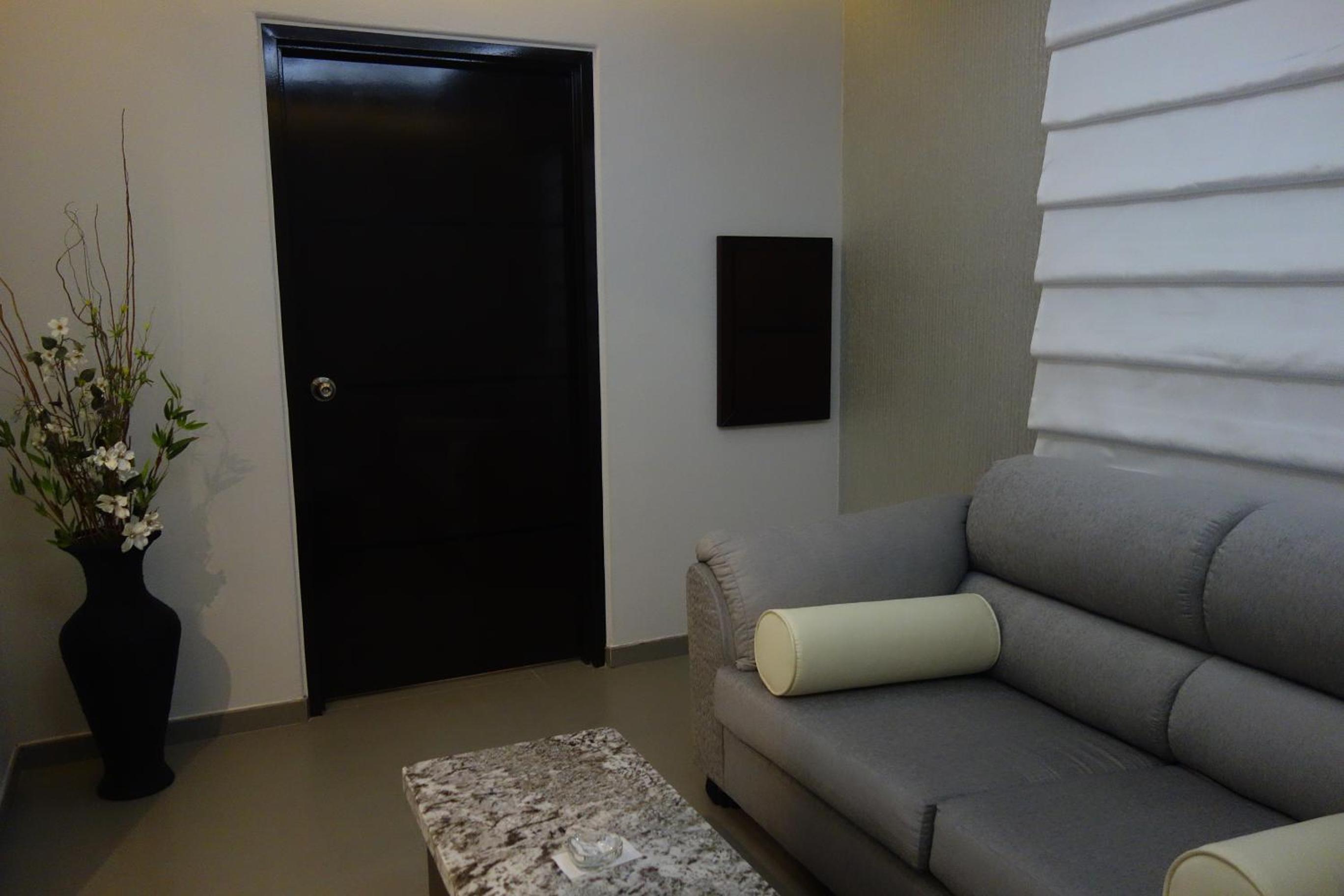 Queen Suite with Spa Bath photo 3