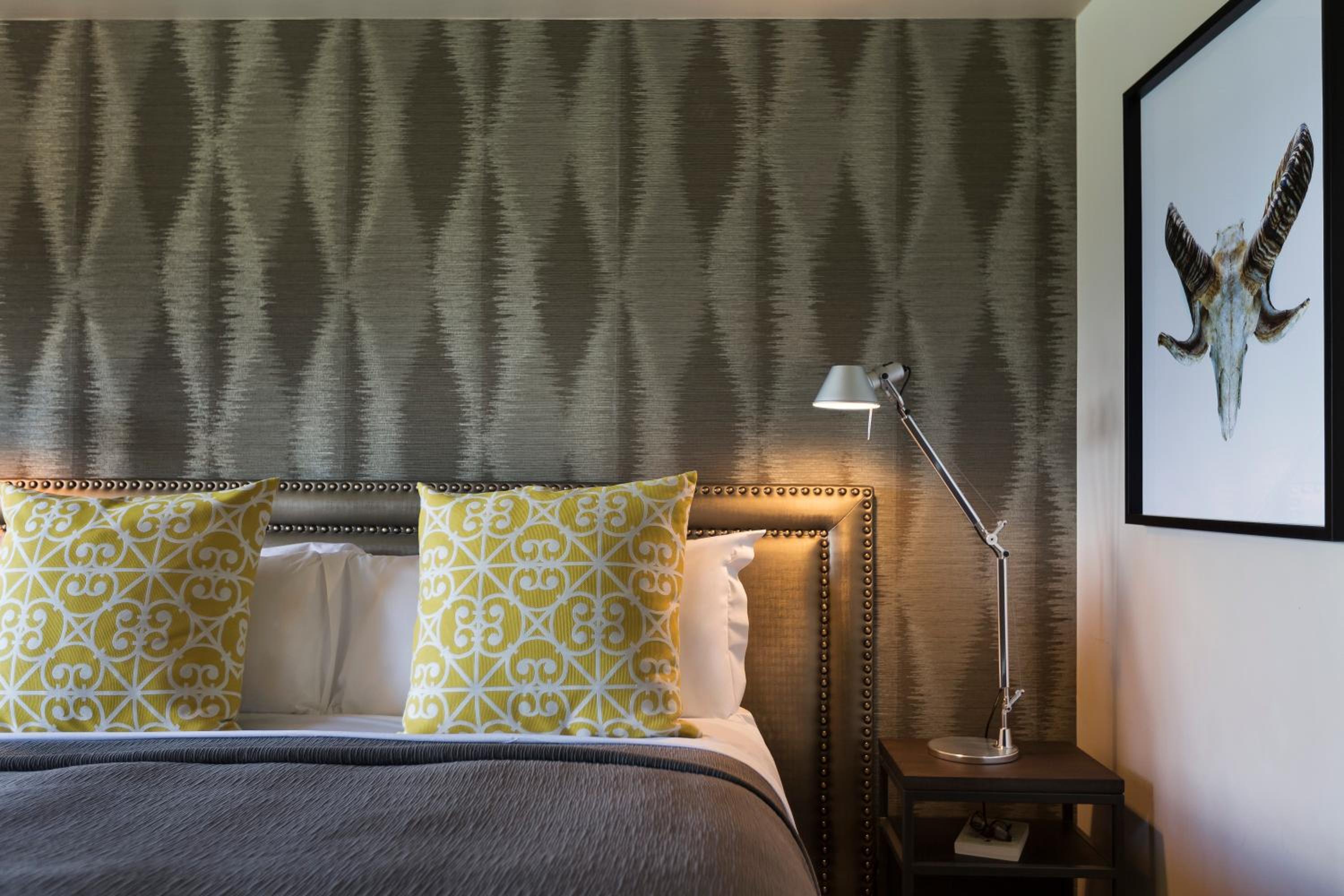 St Moritz King Room - Photo 4