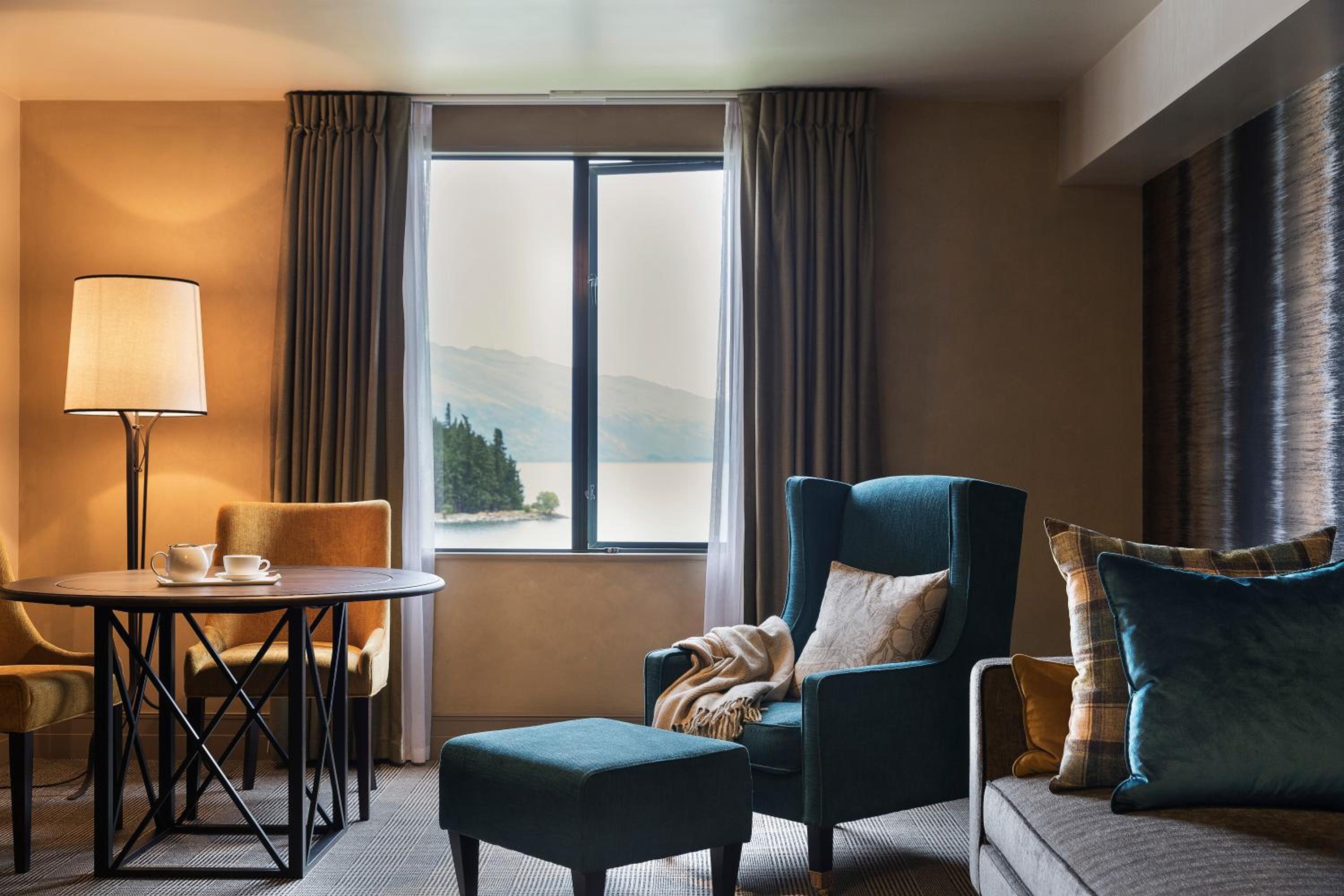 One-Bedroom King Suite with Lake View - Photo 13