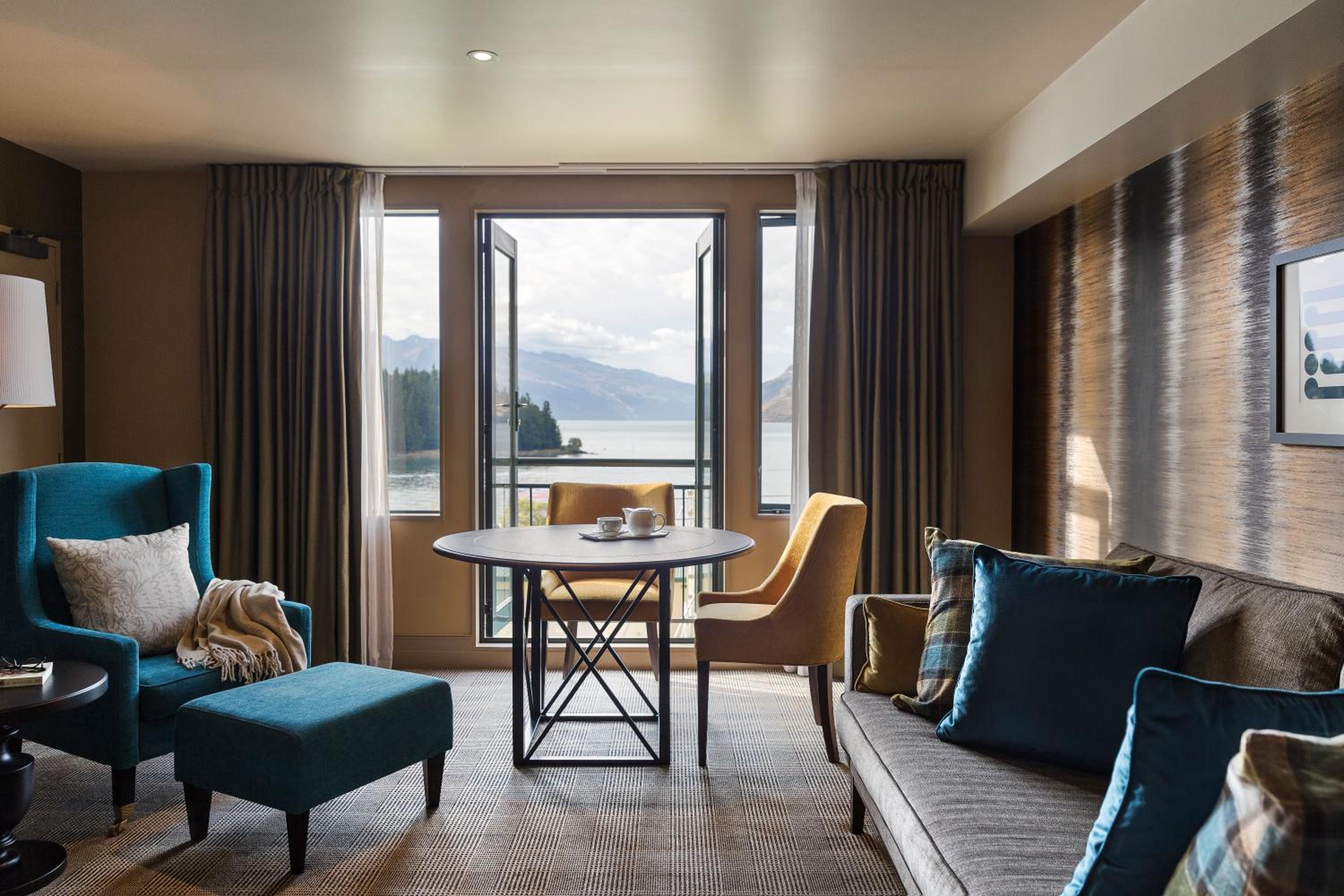 One-Bedroom King Suite with Balcony and Lake View - Photo 10