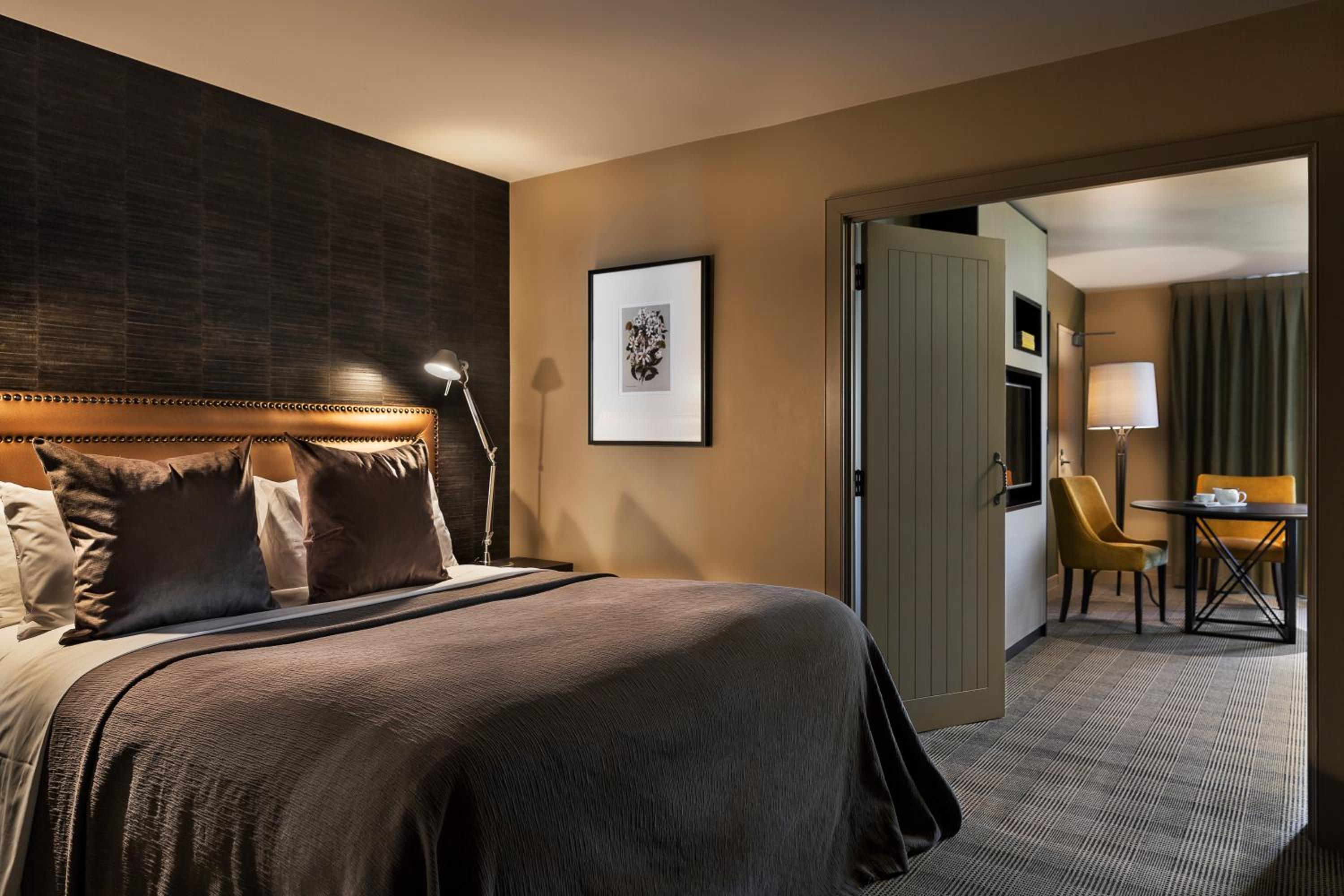 One-Bedroom King Suite - Photo 7