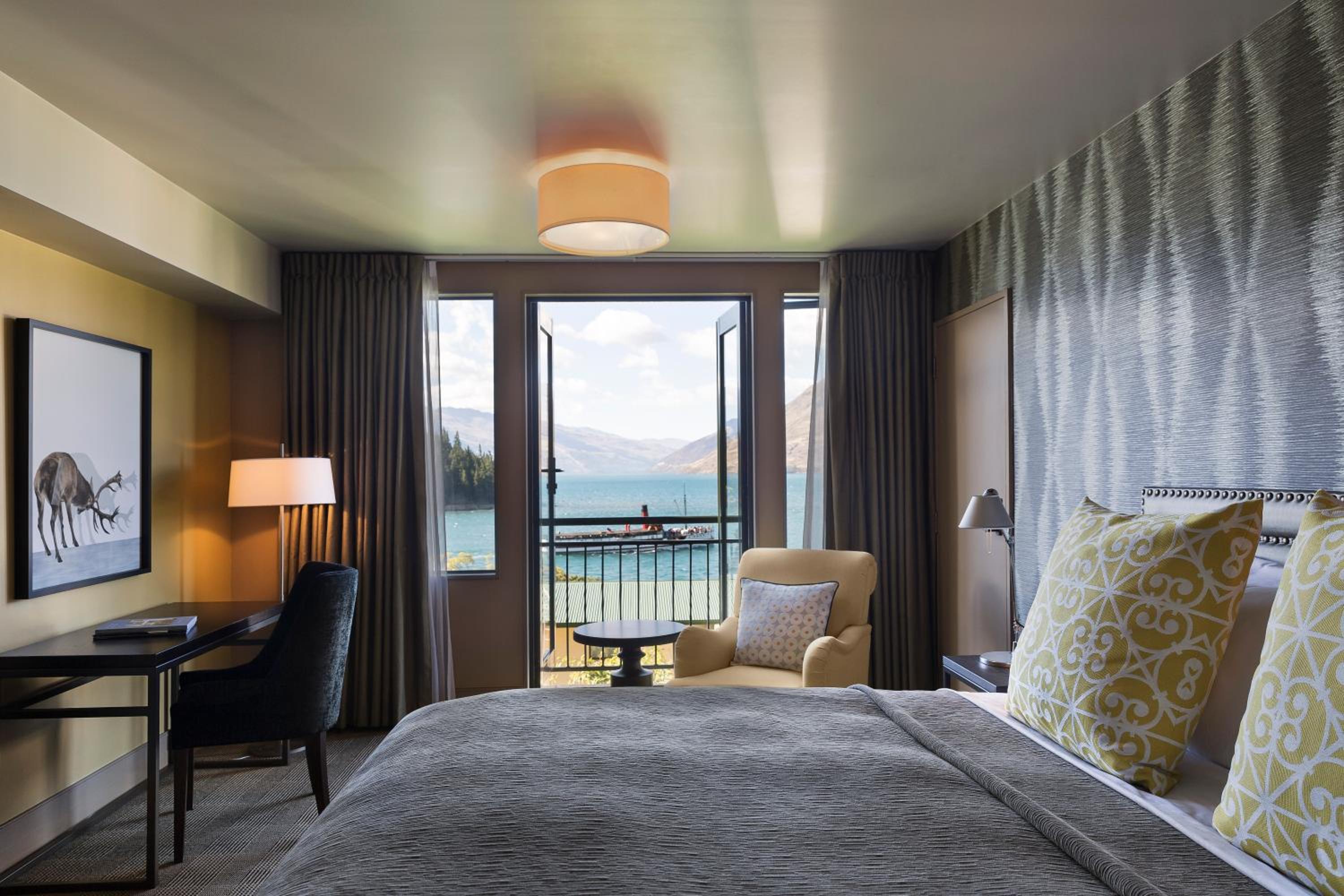 St Moritz King Room with Balcony and Lake View - Photo 2