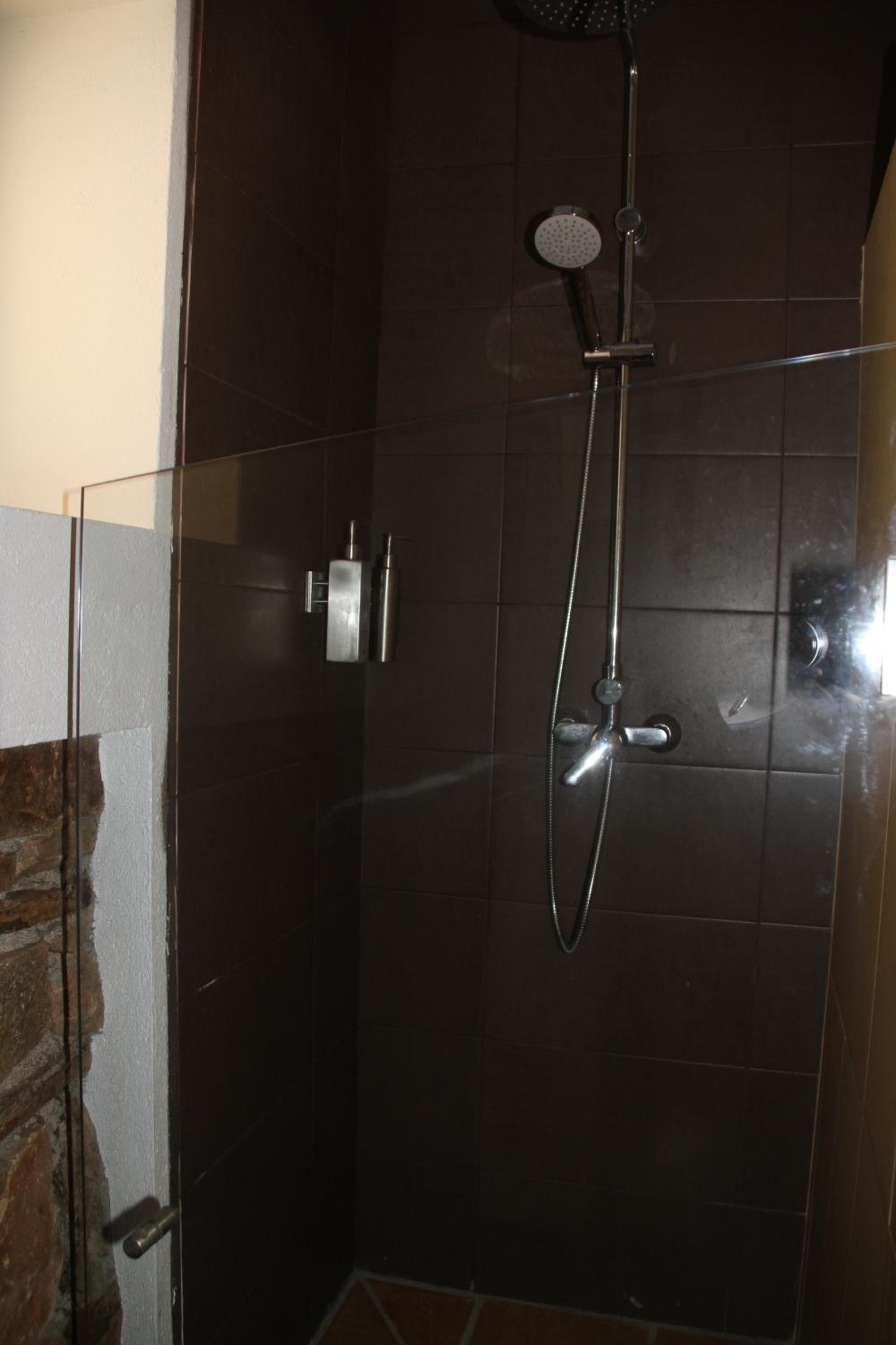 Twin Room - Disability Access photo 2