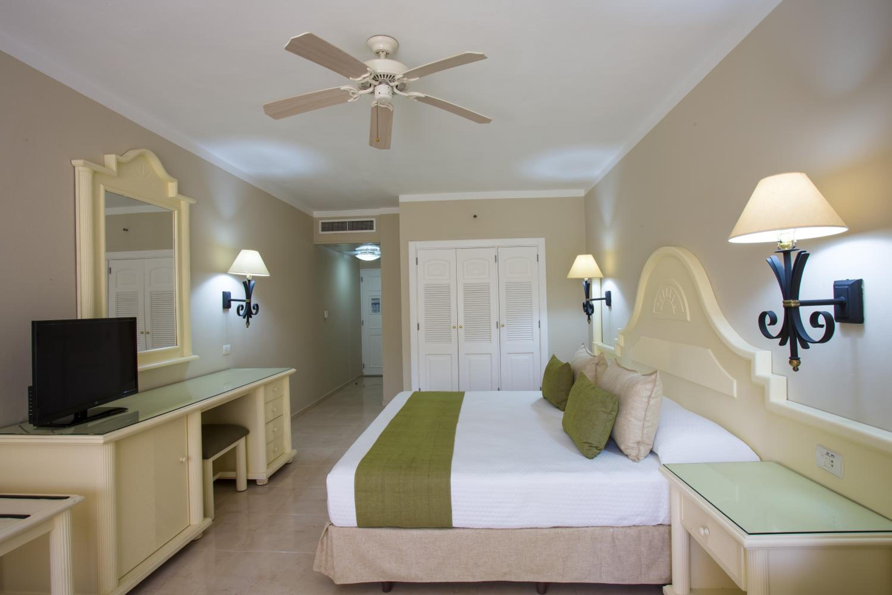 Junior Suite Superior (3 Adults + 1 Child) - Photo 5
