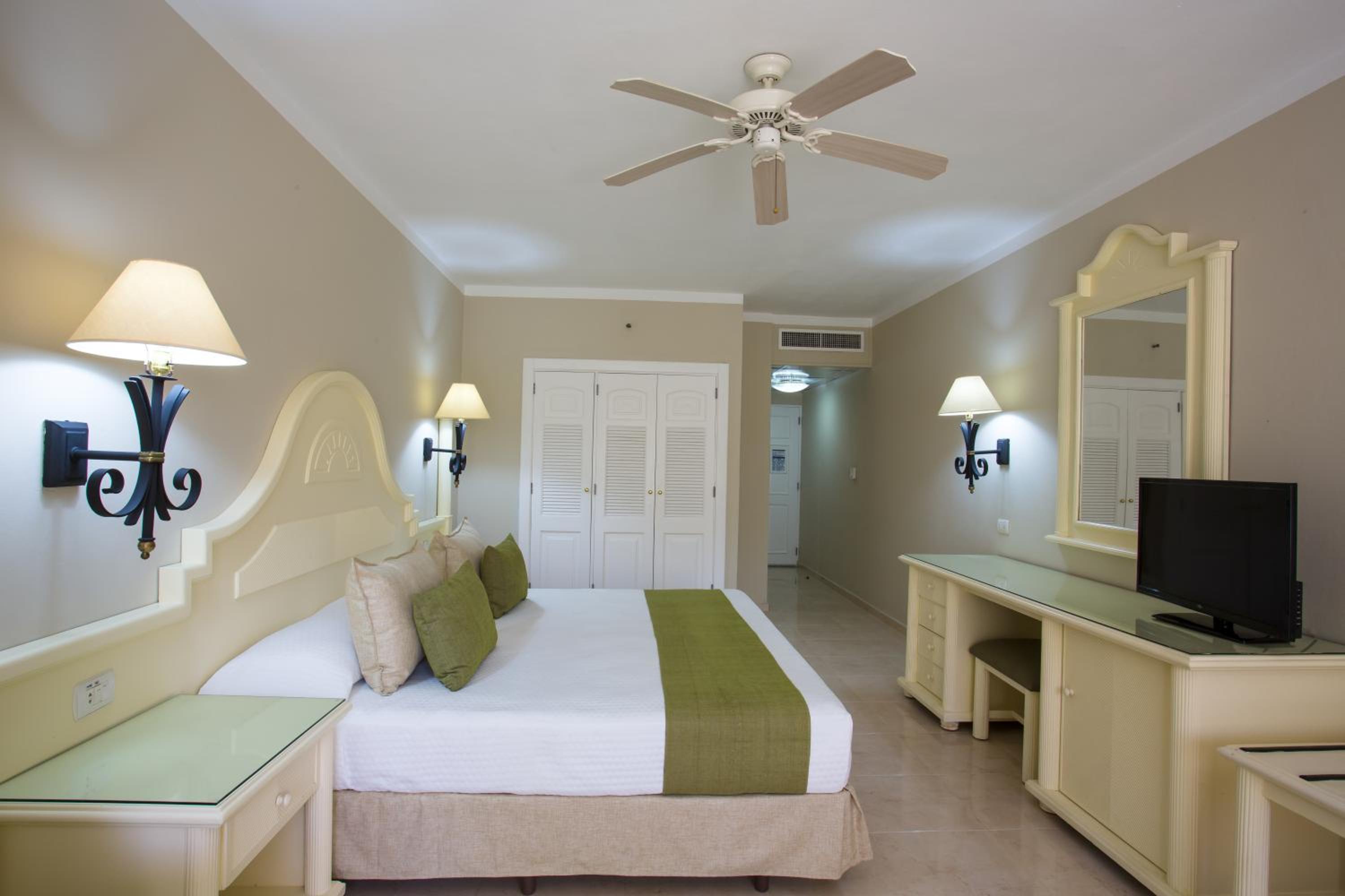 Junior Suite Superior (3 Adults + 1 Child) - Photo 3