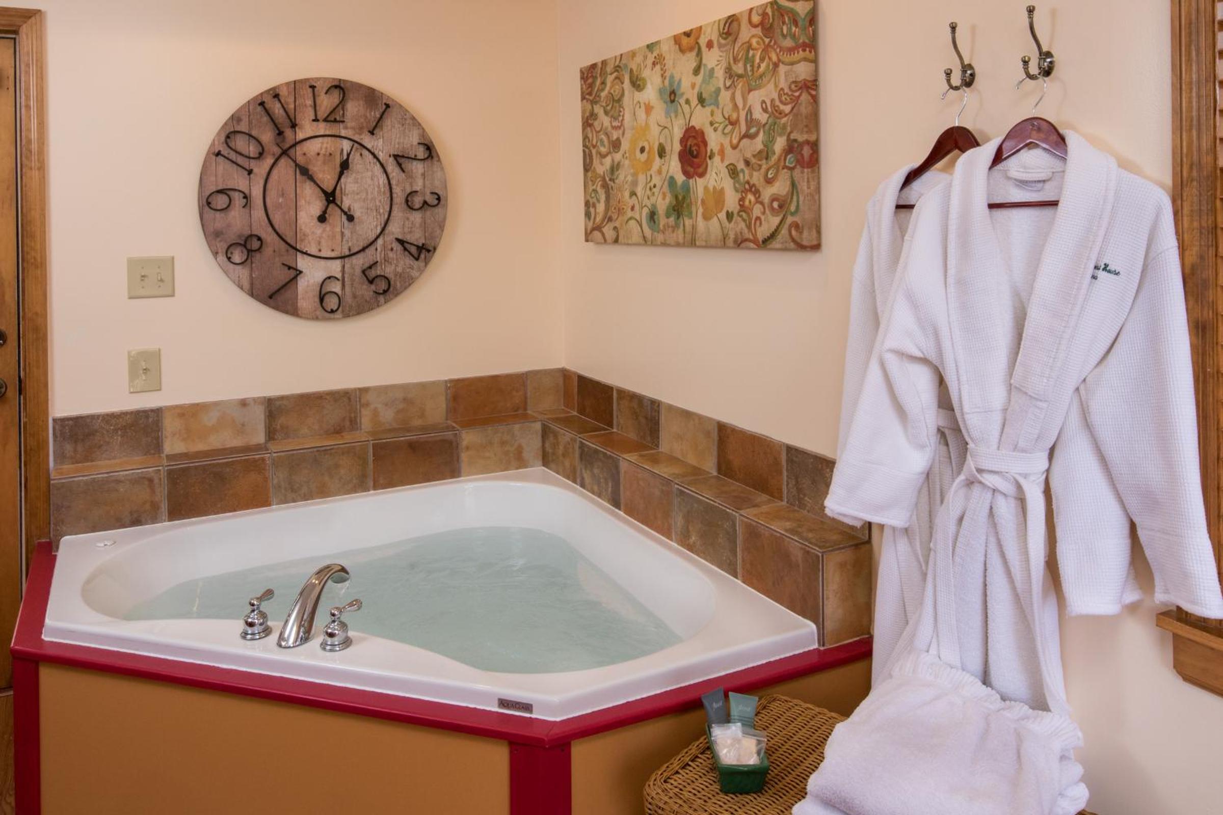 Annie's Galena Cottage Suite photo 3