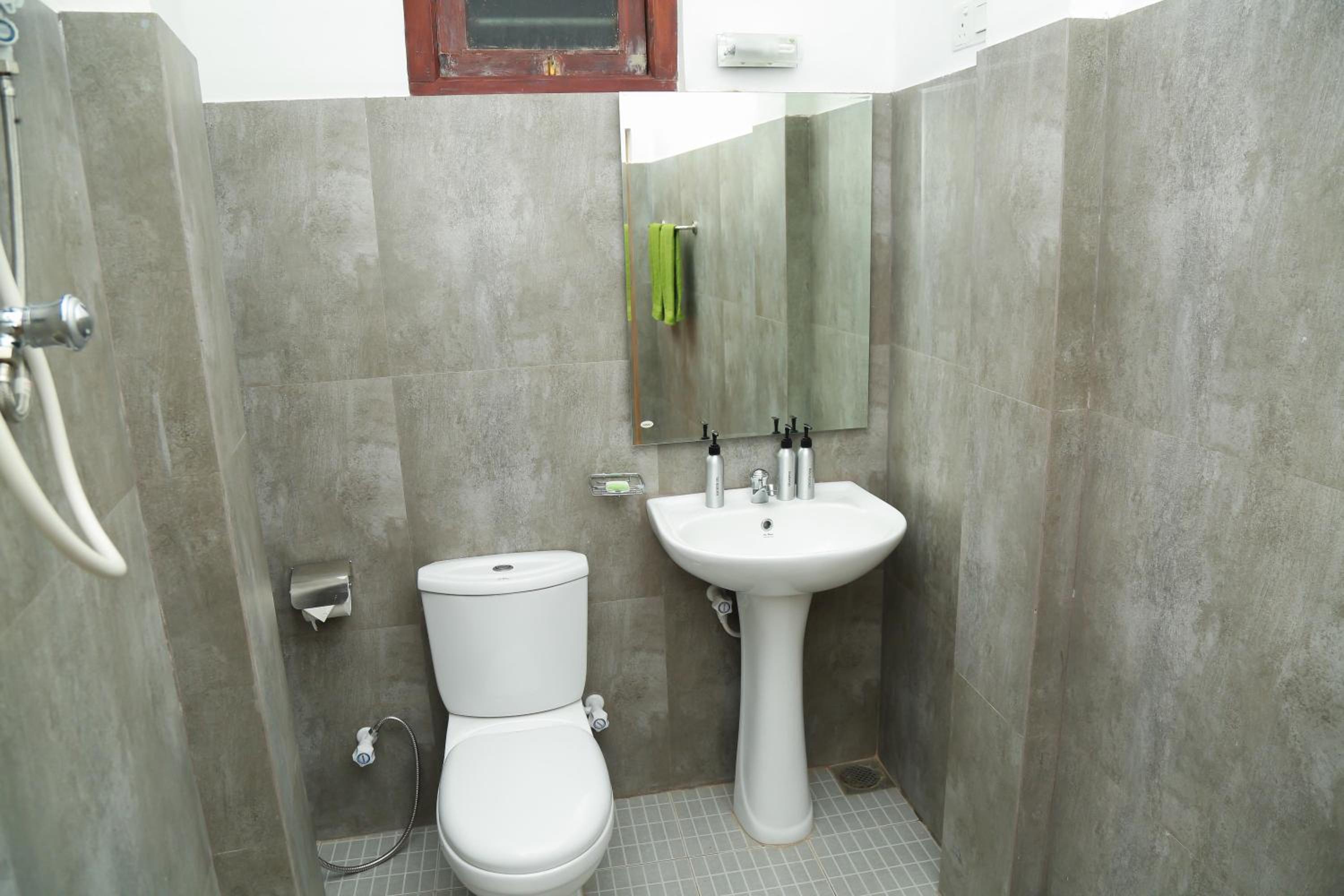 Double Room with Balcony (3 Adults) photo 2