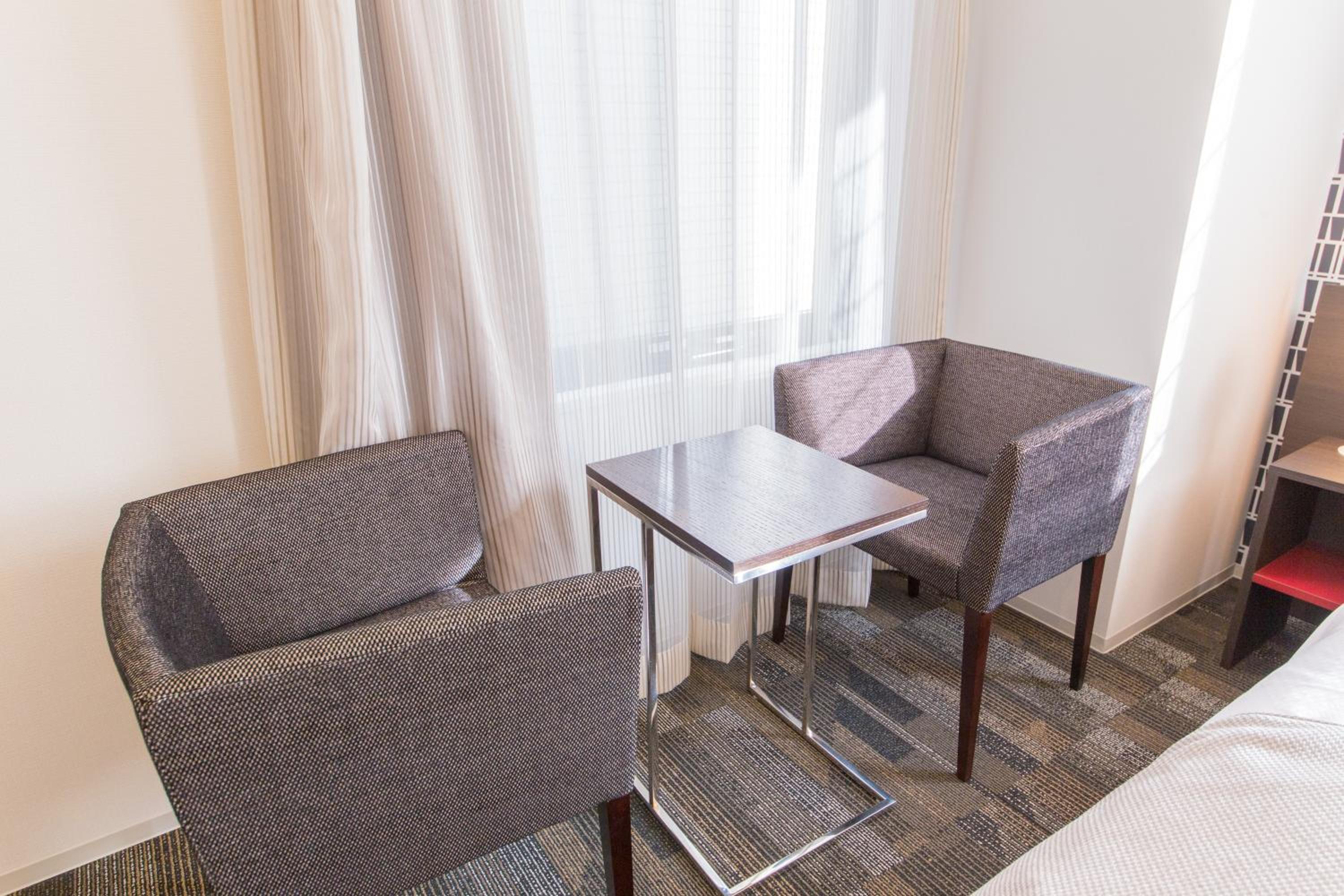 Superior Twin Room thumbnail 6