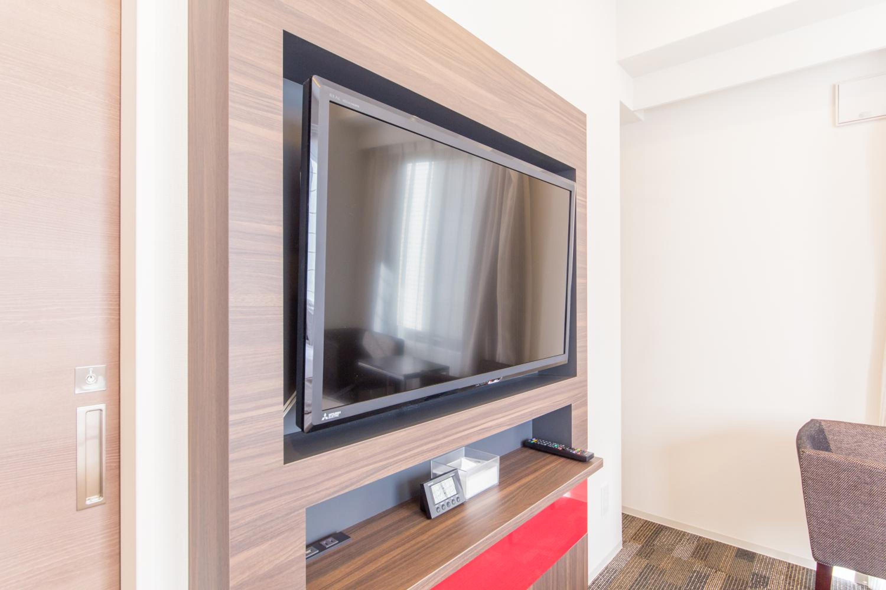 Superior Twin Room thumbnail 5