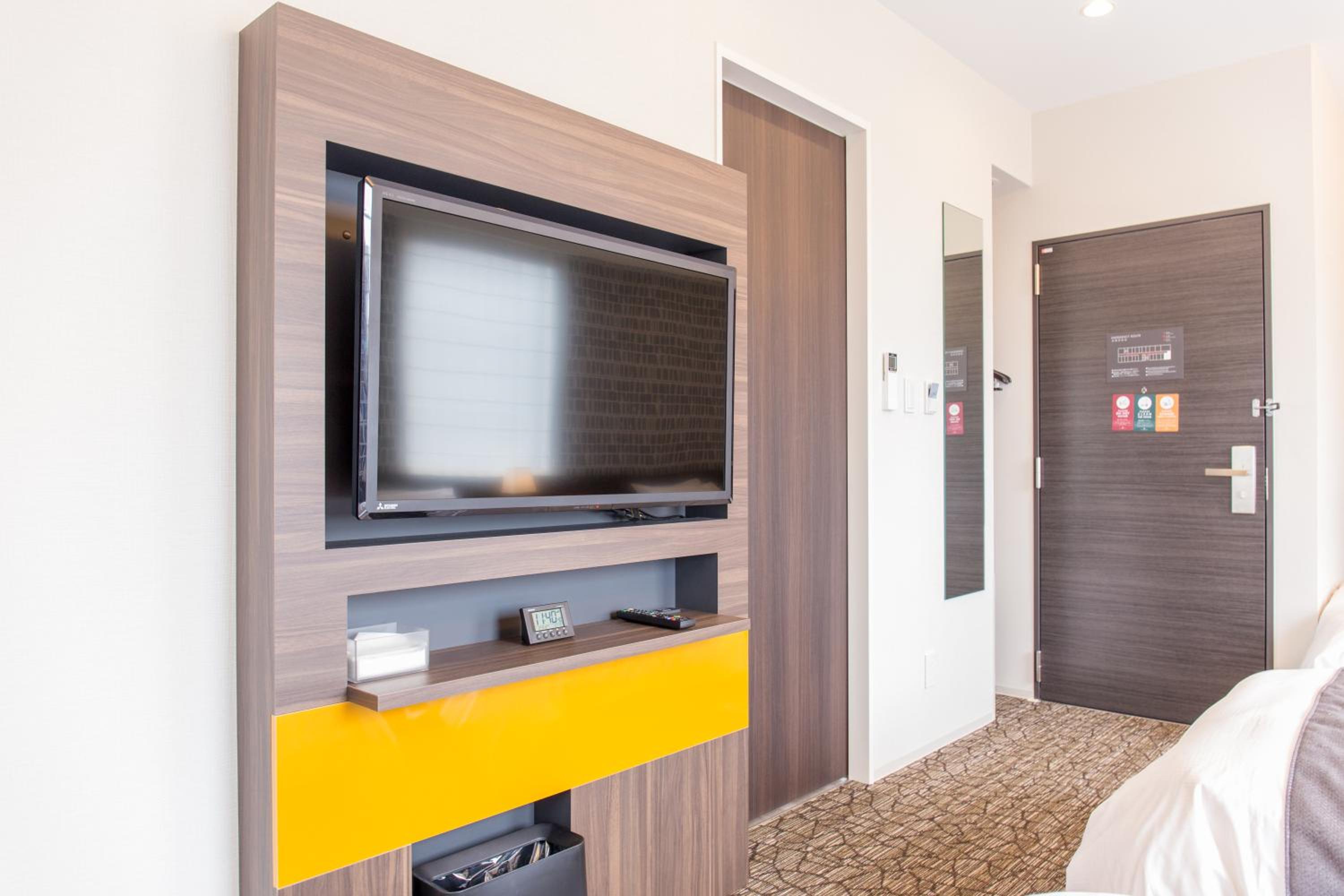 Triple Room thumbnail 5