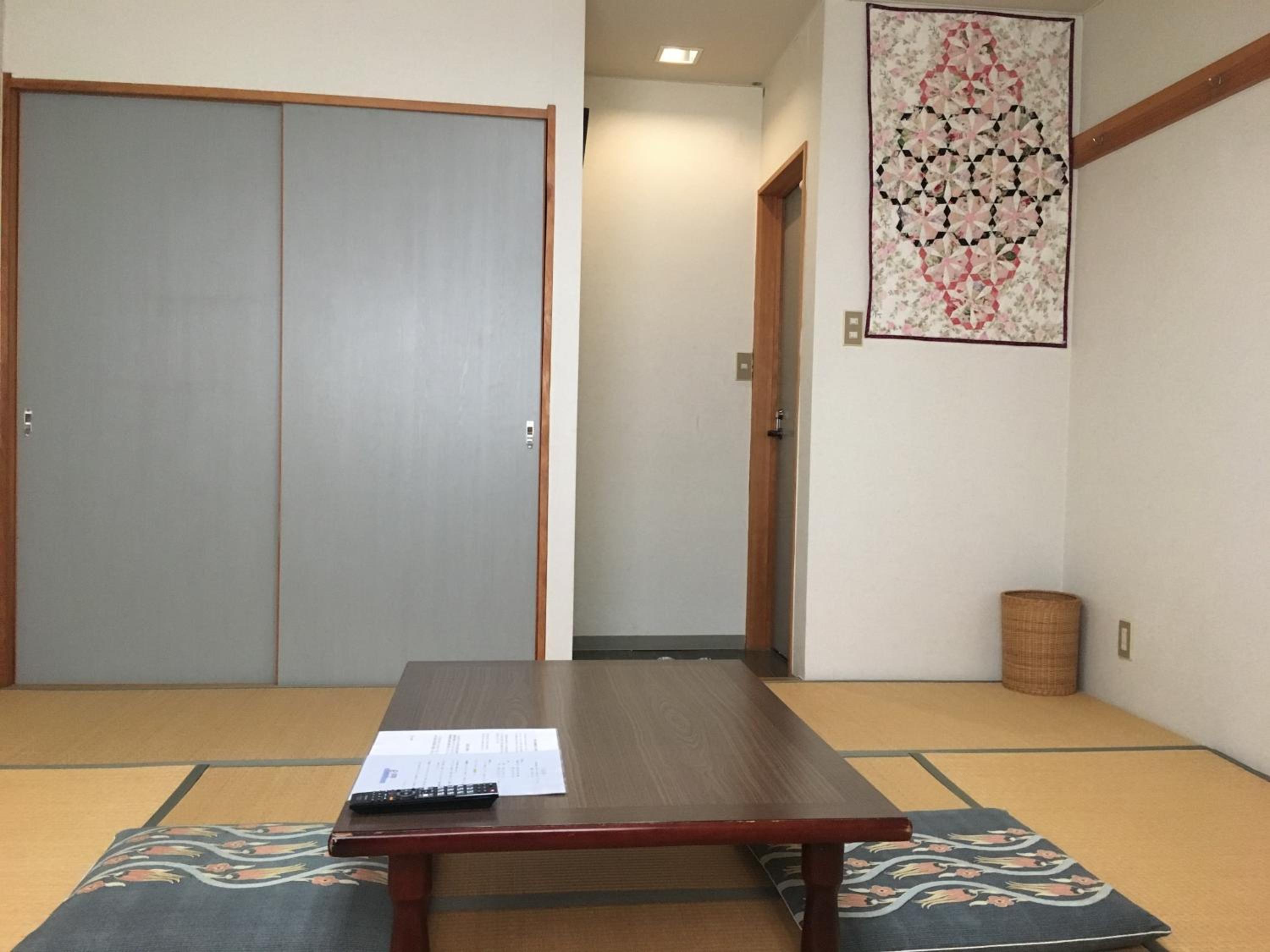 Japanese-Style Twin Room with Shared Bathroom photo 1