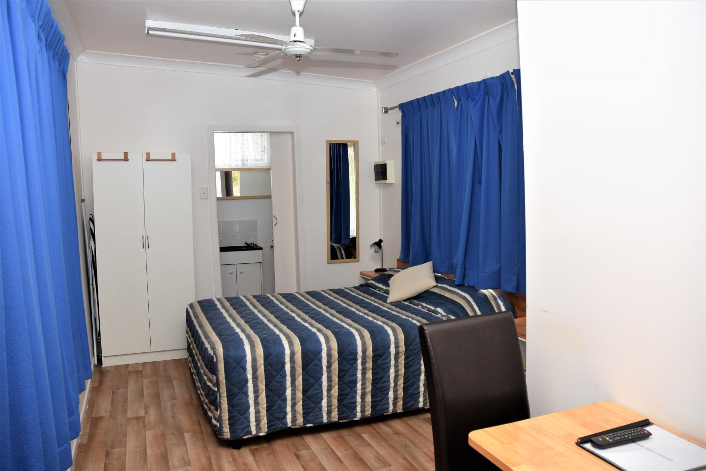 Queen Room photo 3