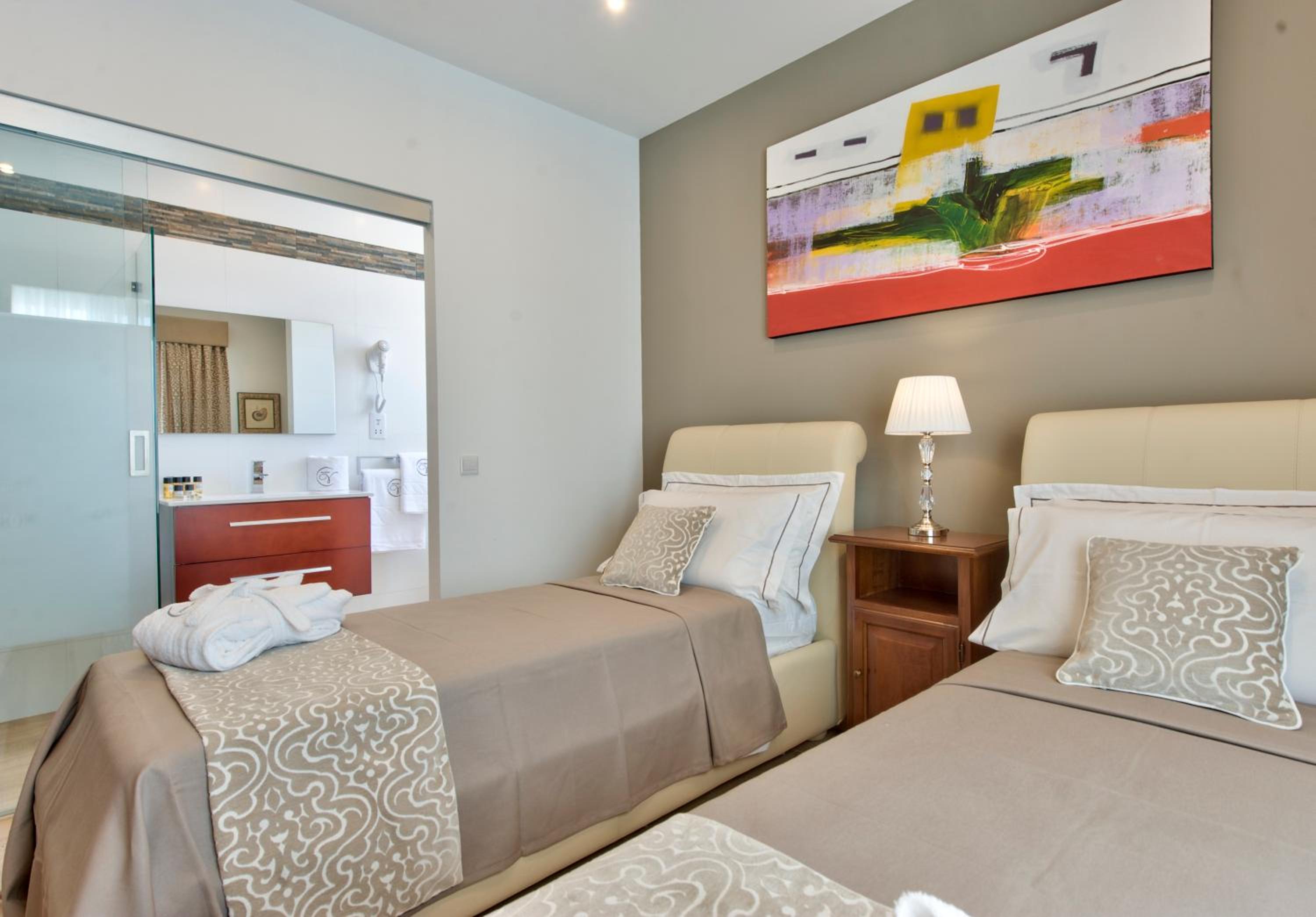 King Suite with Balcony photo 2