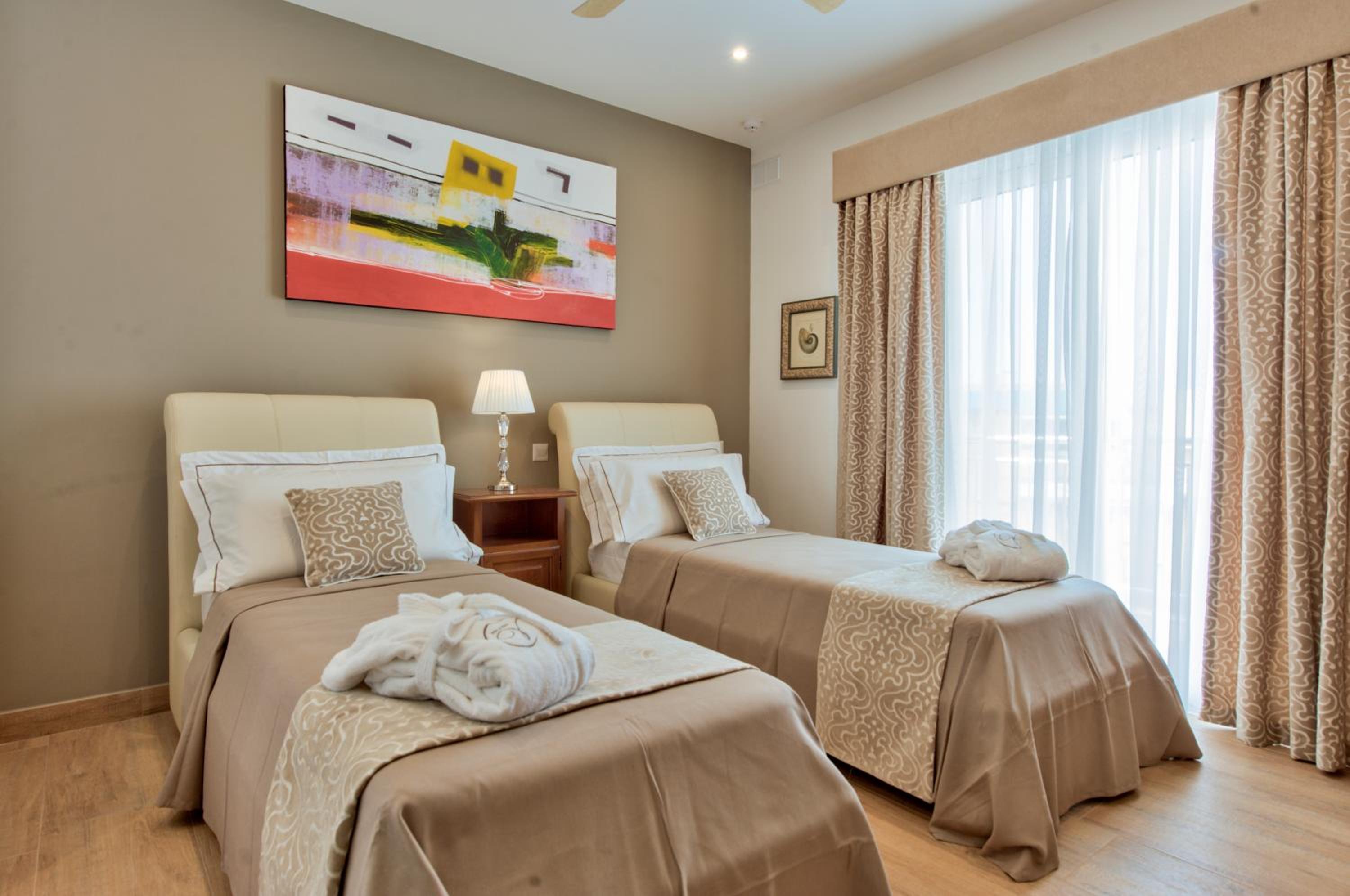 King Suite with Balcony photo 3