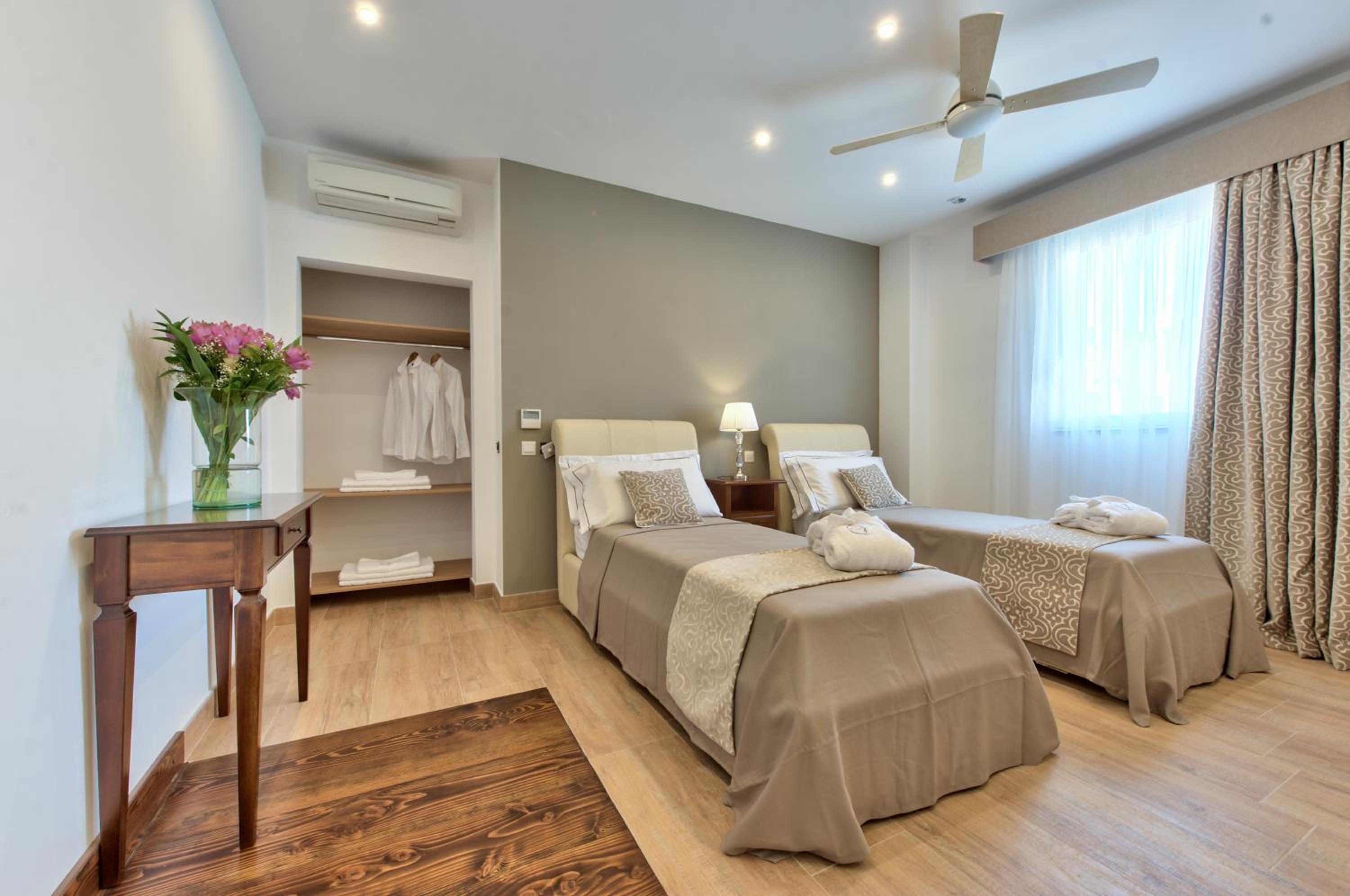 Duplex-Studio mit Balkon
