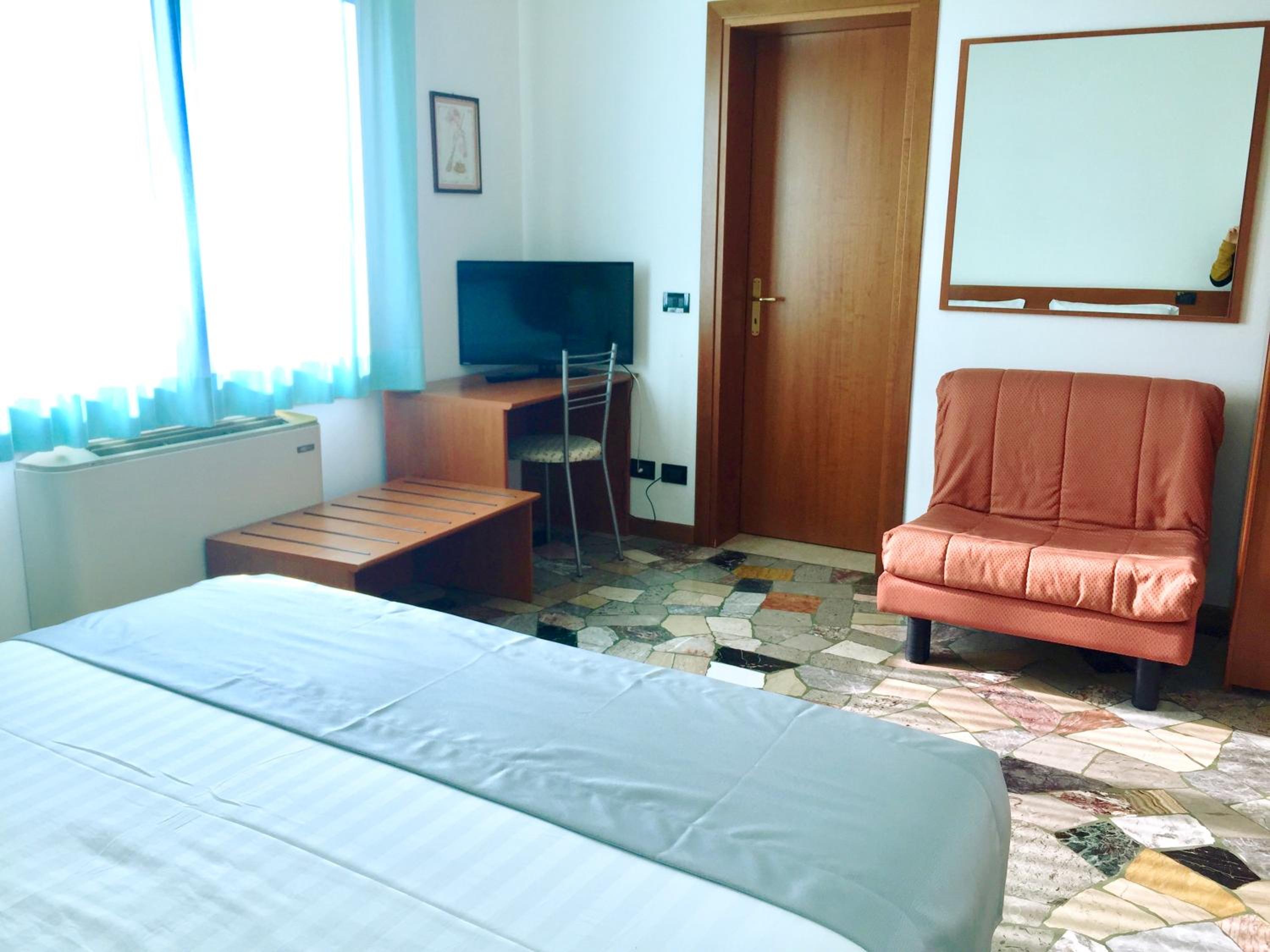 Double or Twin Room photo 2