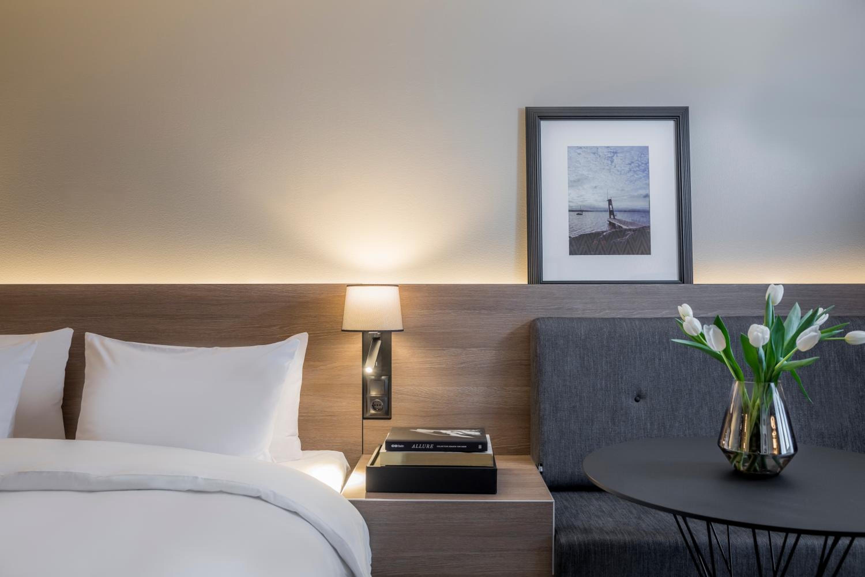 Premium Room with Panoramic City View thumbnail 6