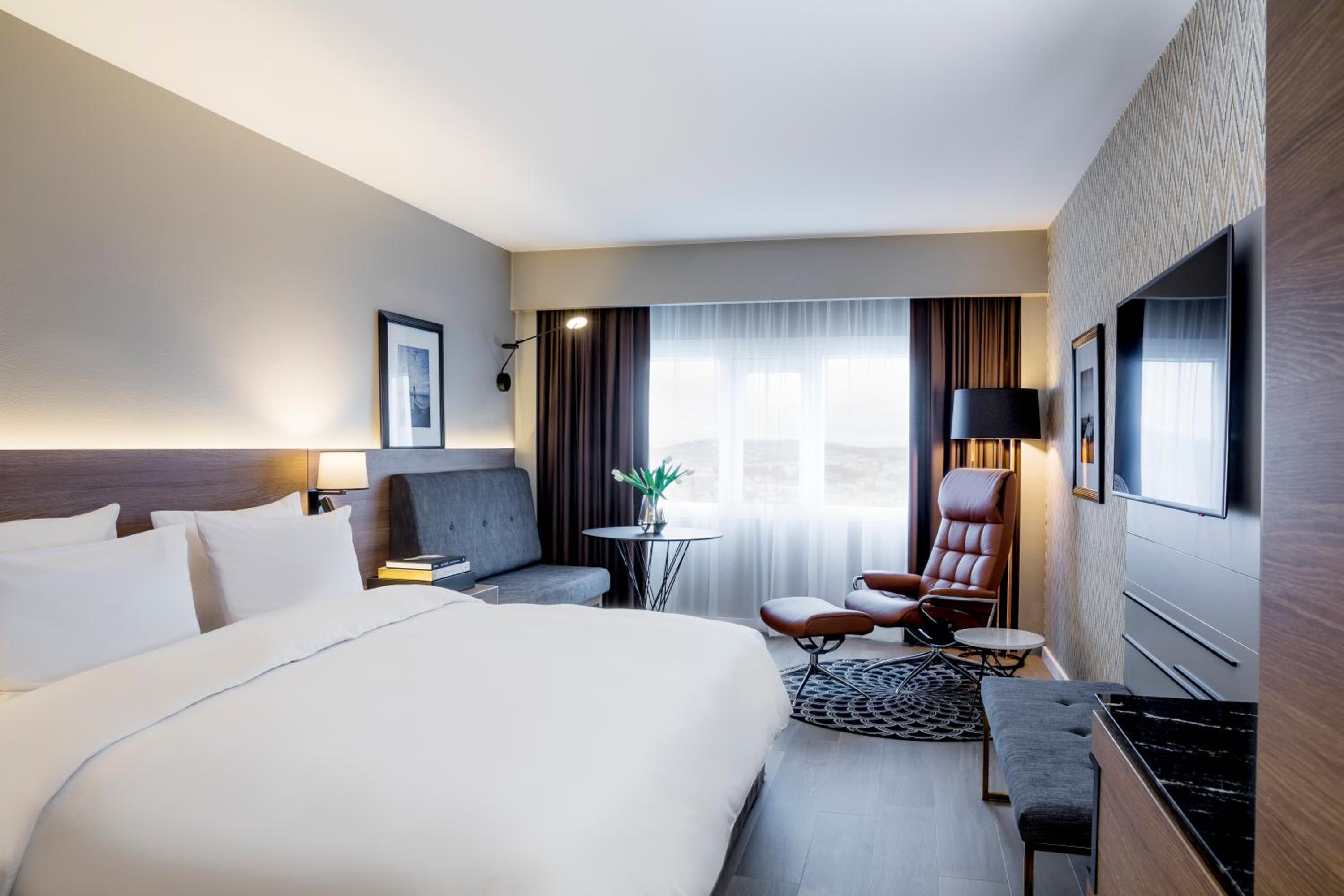 Premium Room with Panoramic City View - Photo 7