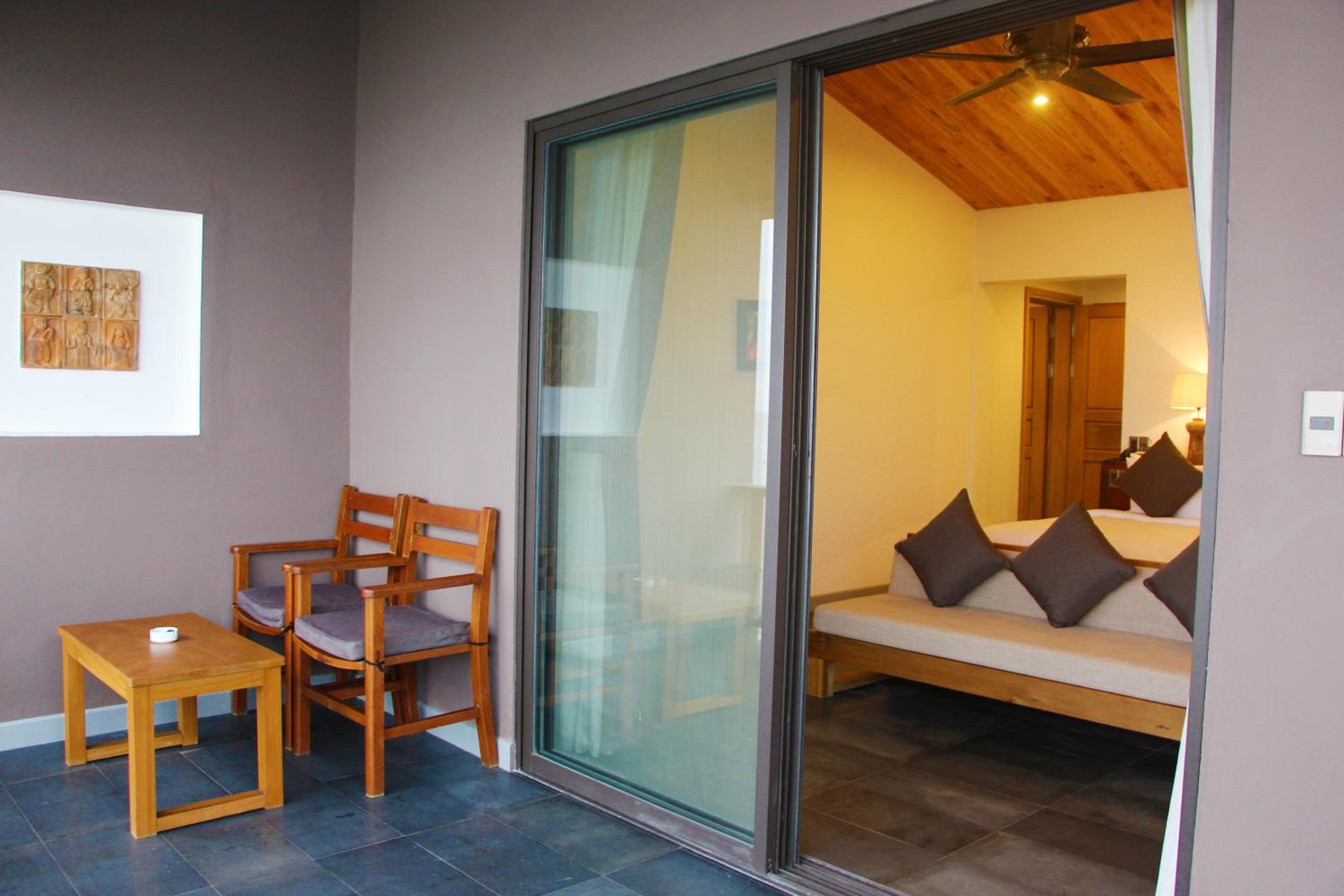 Lagoon View Deluxe with Free Airport Shuttle Bus - Photo 2