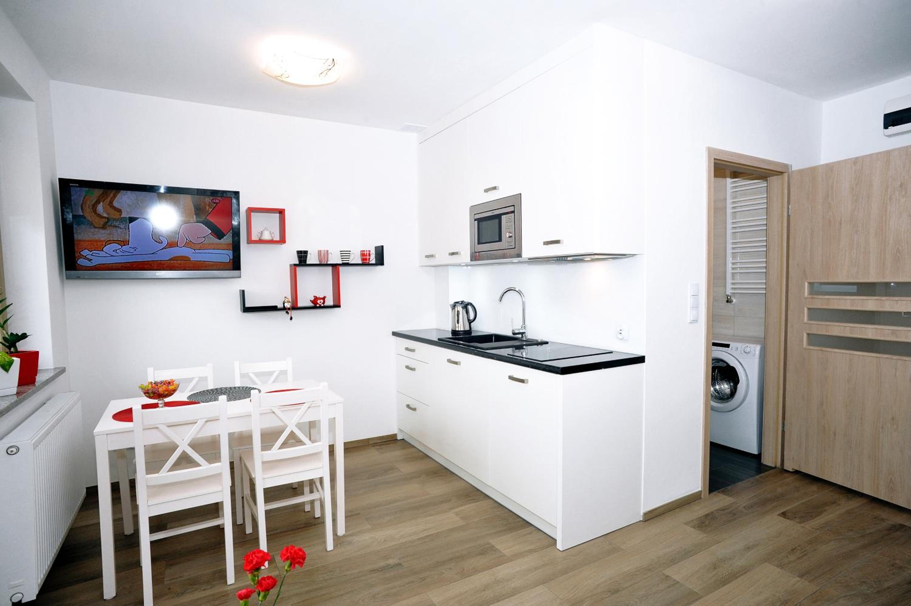 One-Bedroom Apartment - Photo 12