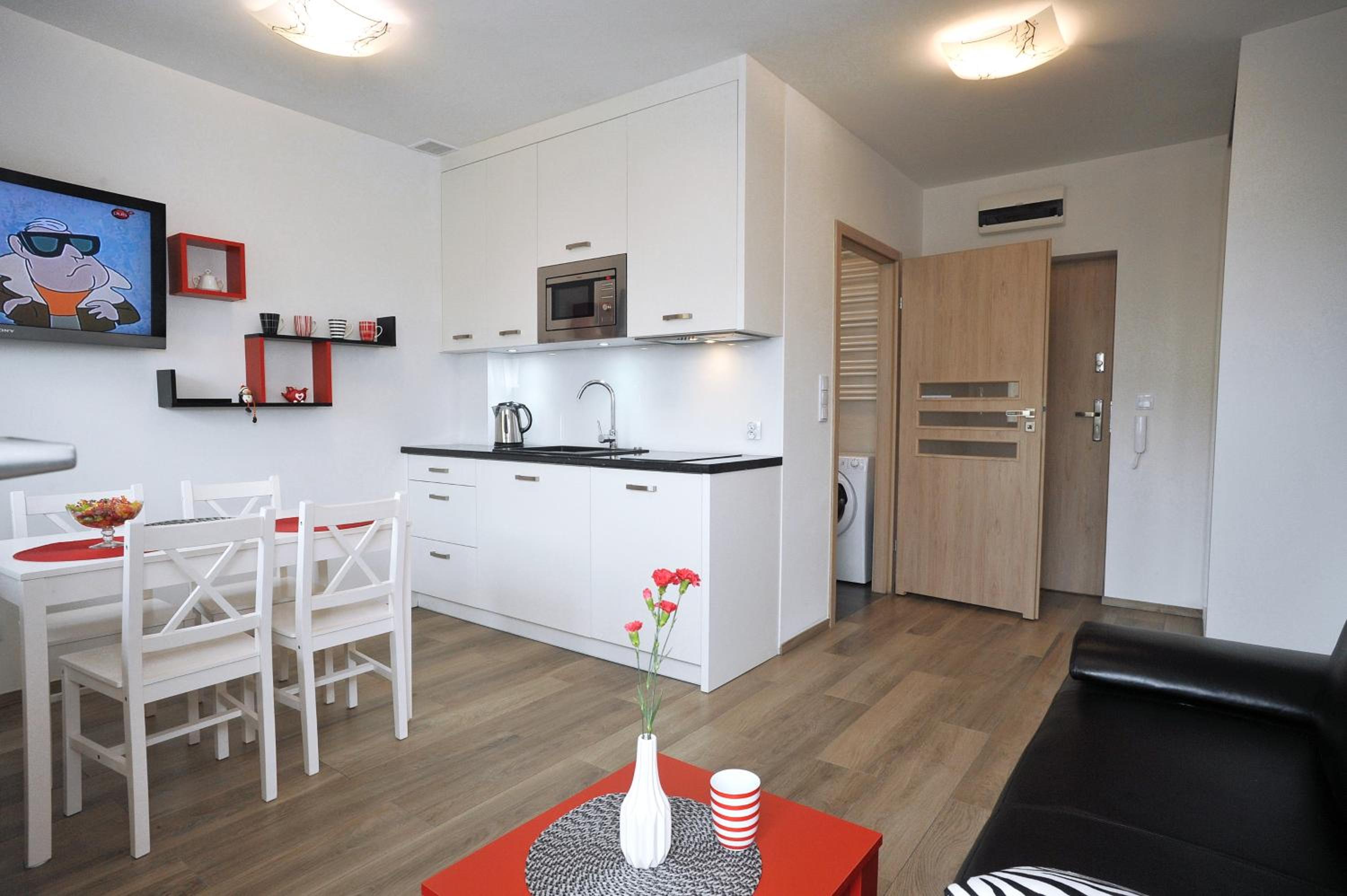 One-Bedroom Apartment - Photo 11