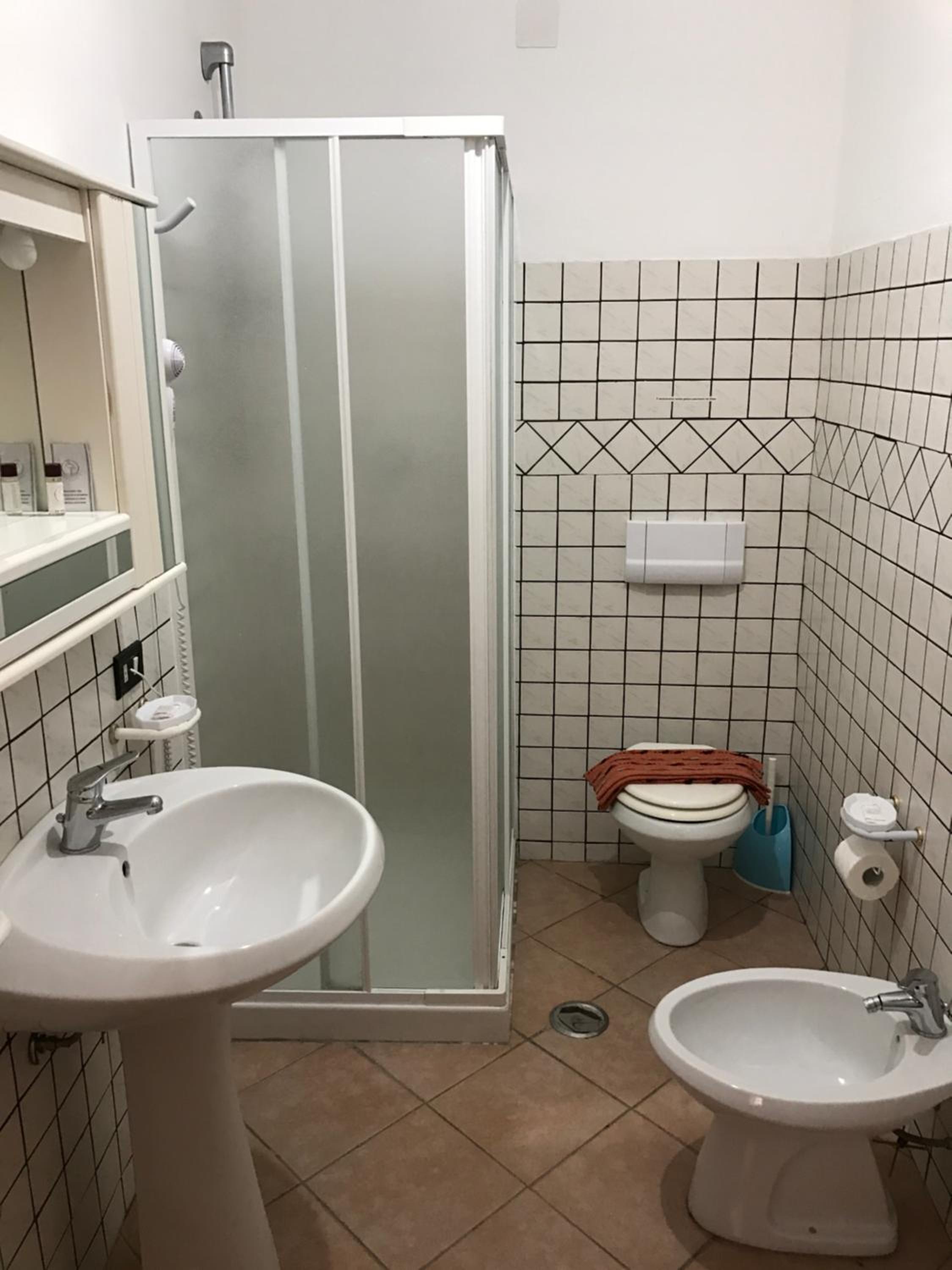 Standard  Double Room - Photo 10