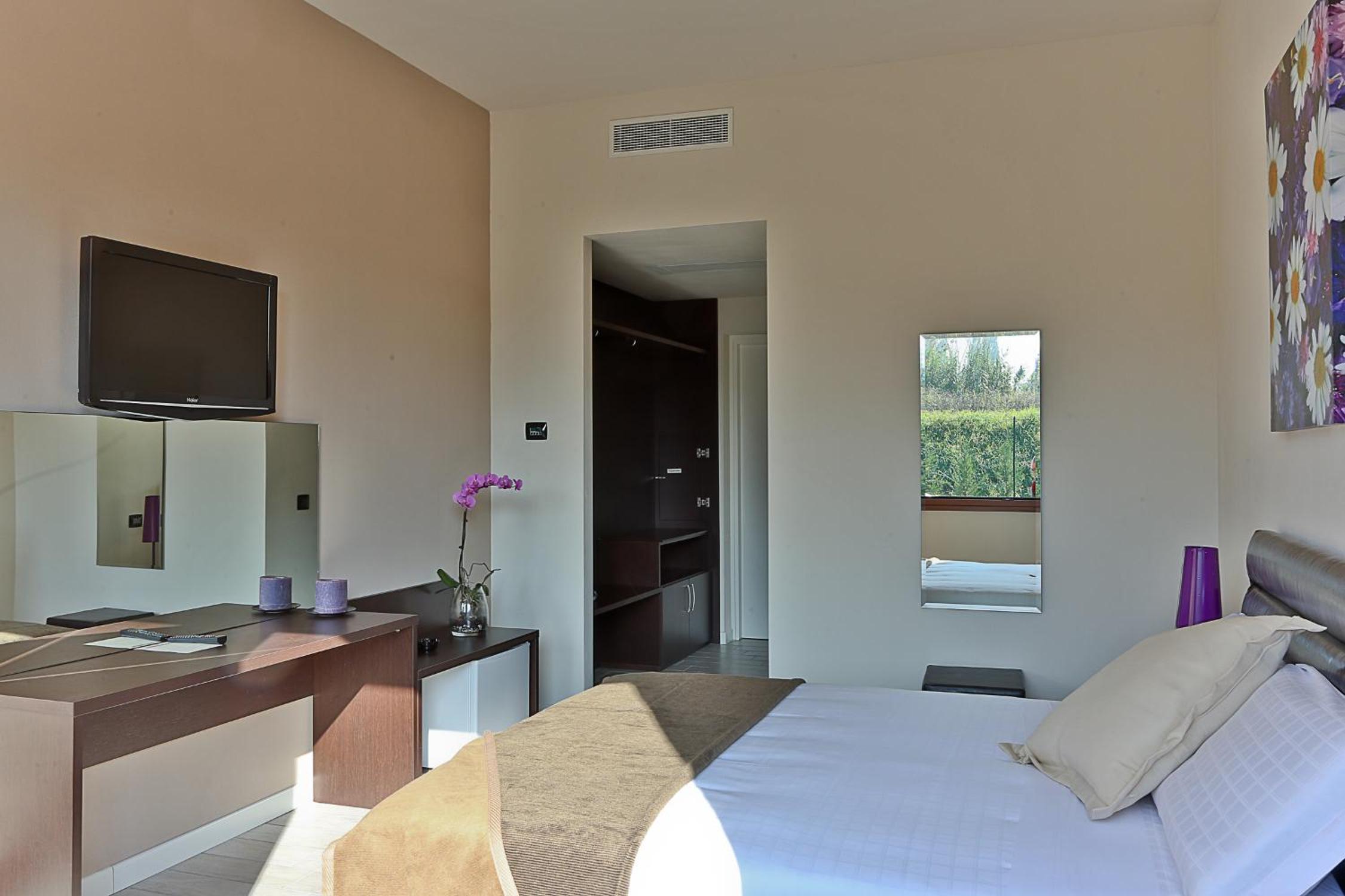Double Room - Photo 7