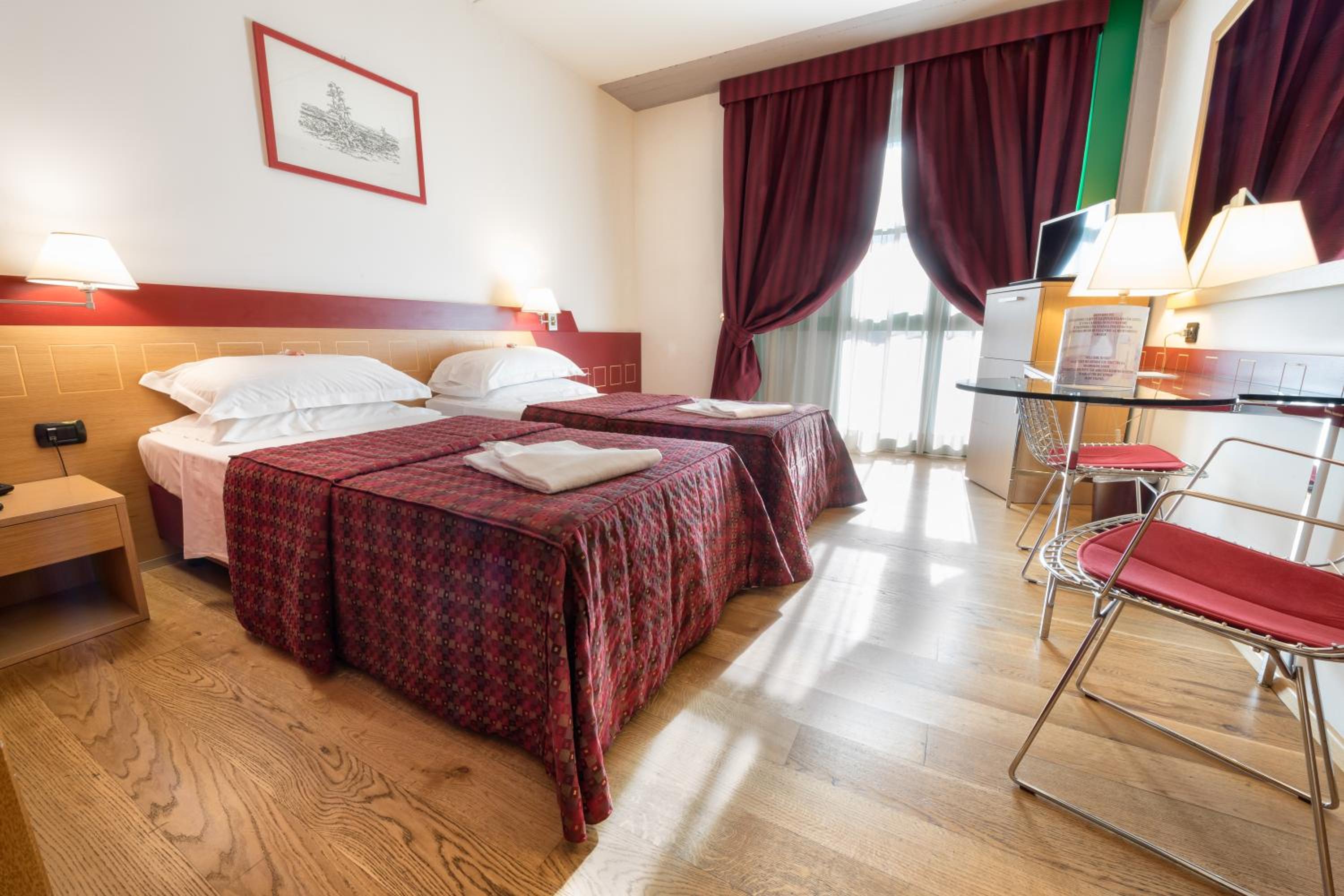 Standard Double or Twin Room - Photo 3
