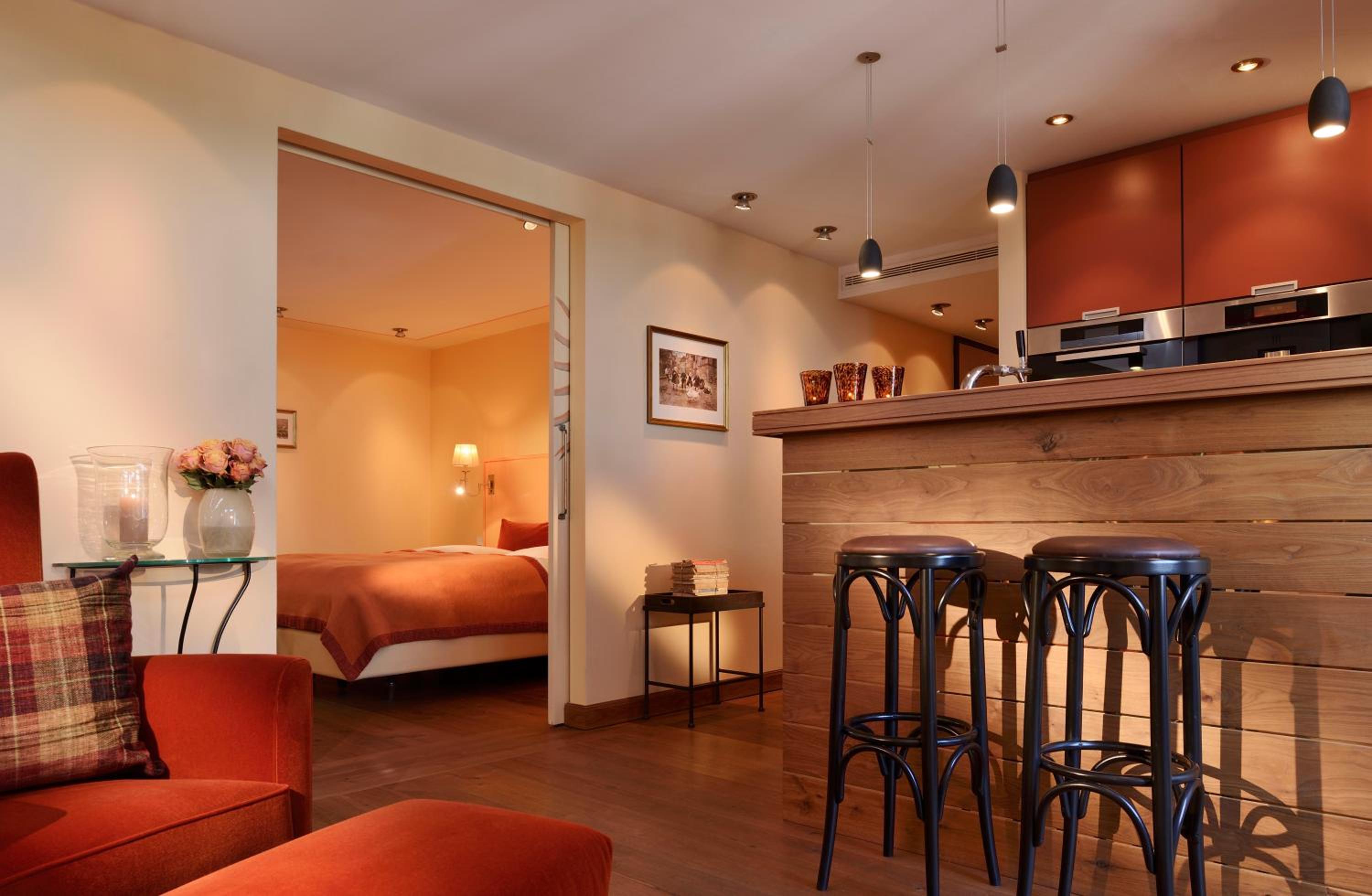 Suite - Photo 1