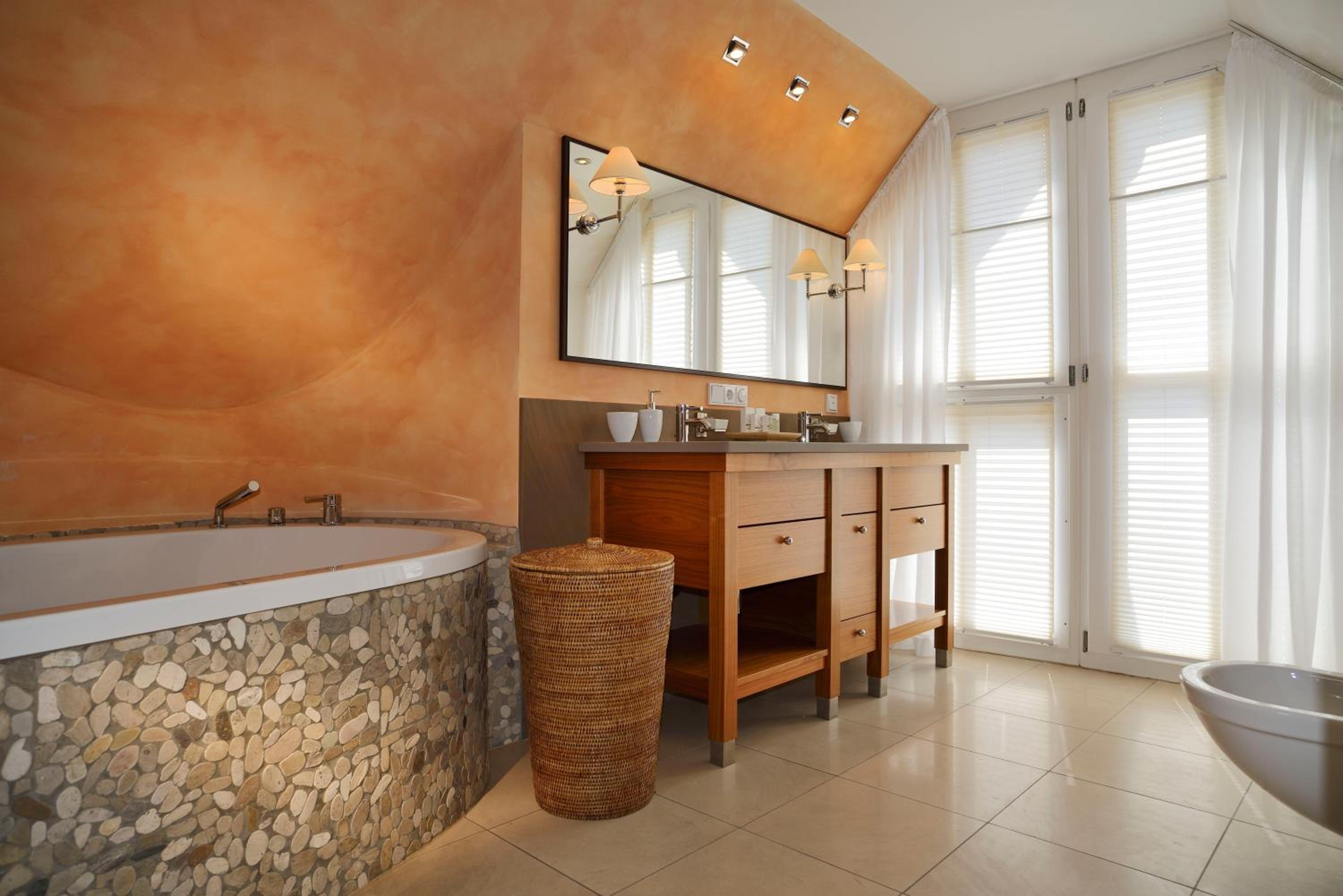Suite - Photo 10