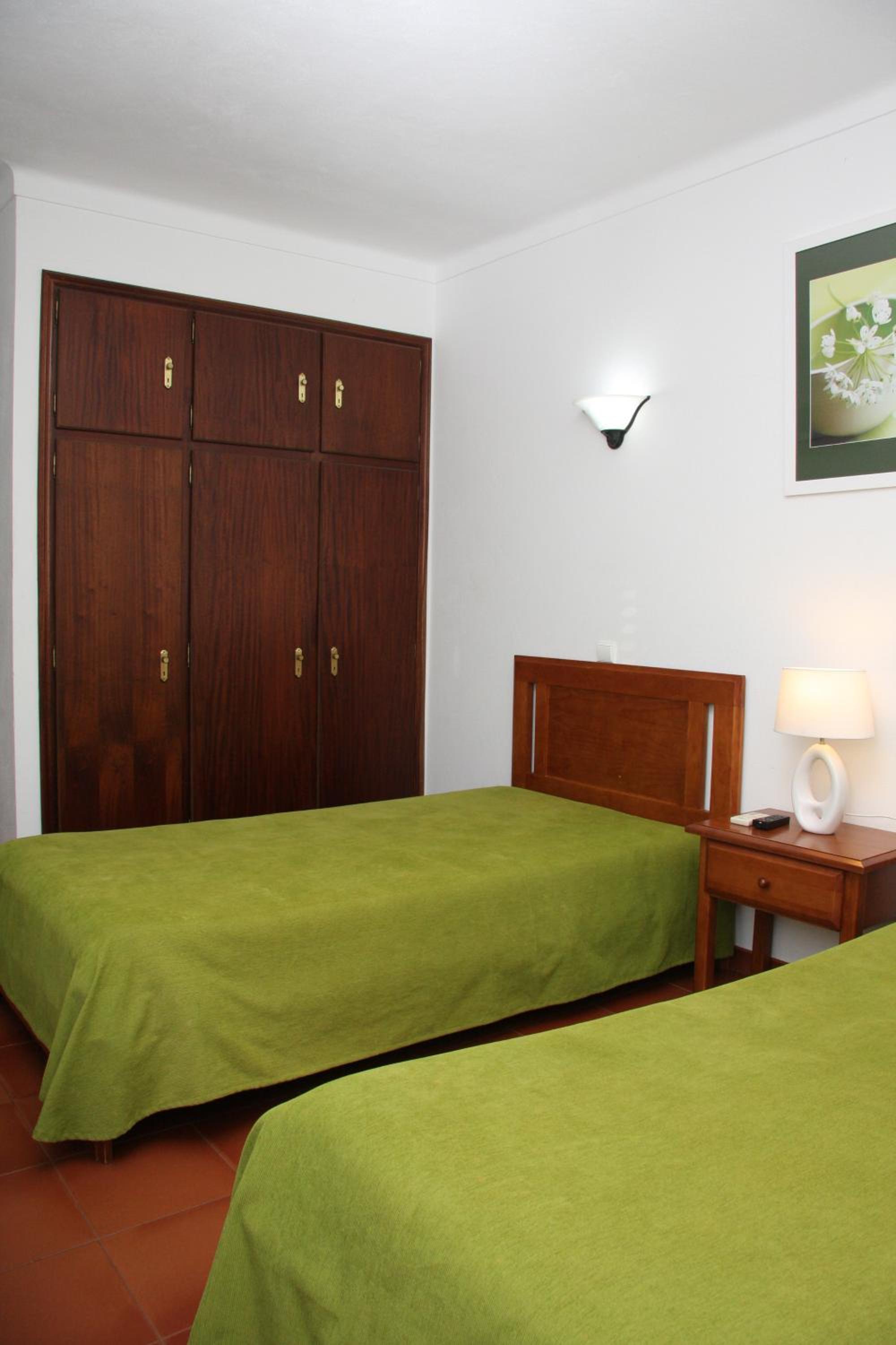Twin Room with Balcony - Photo 11