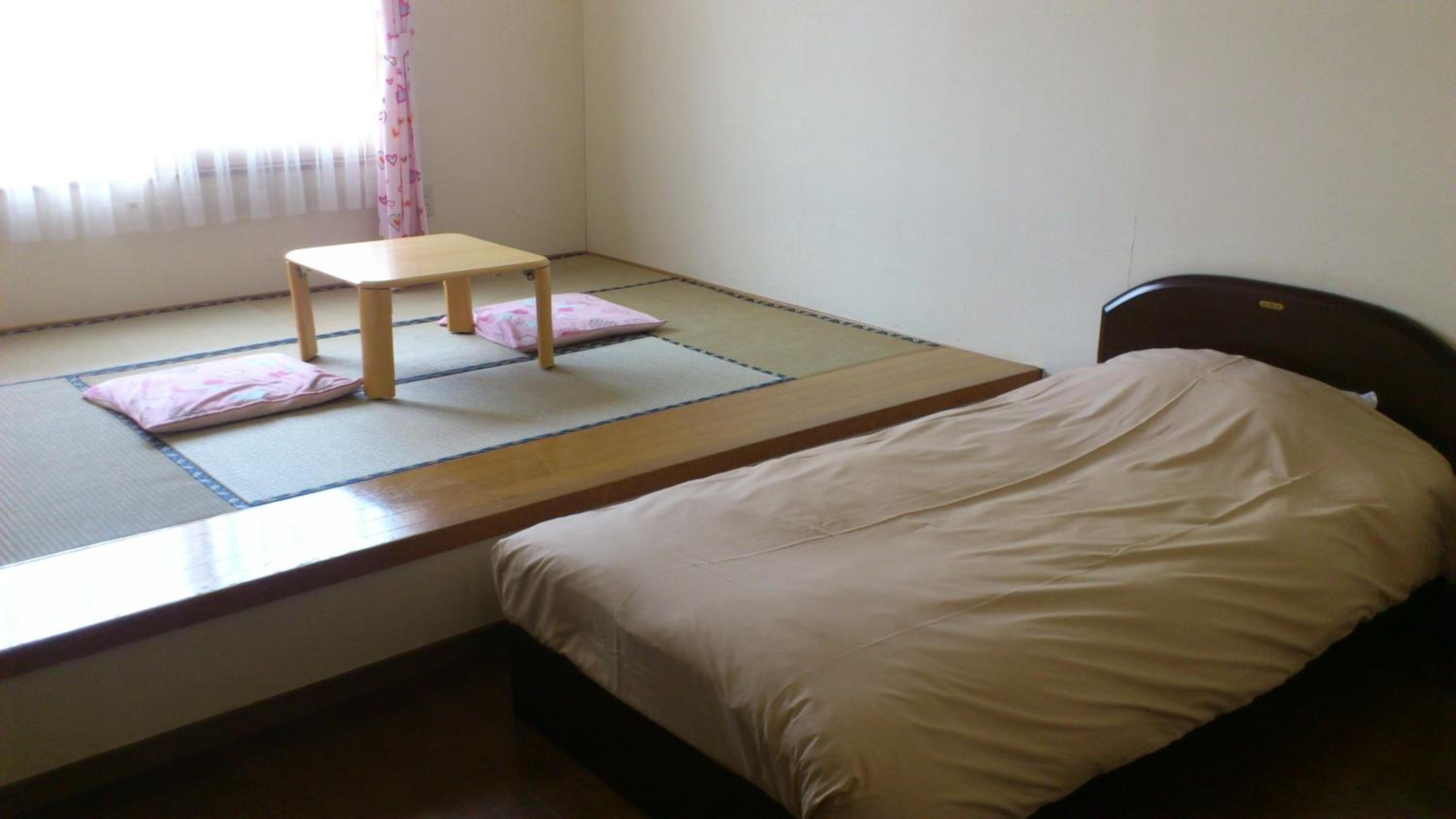 Standard Room with Tatami Area - Photo 12