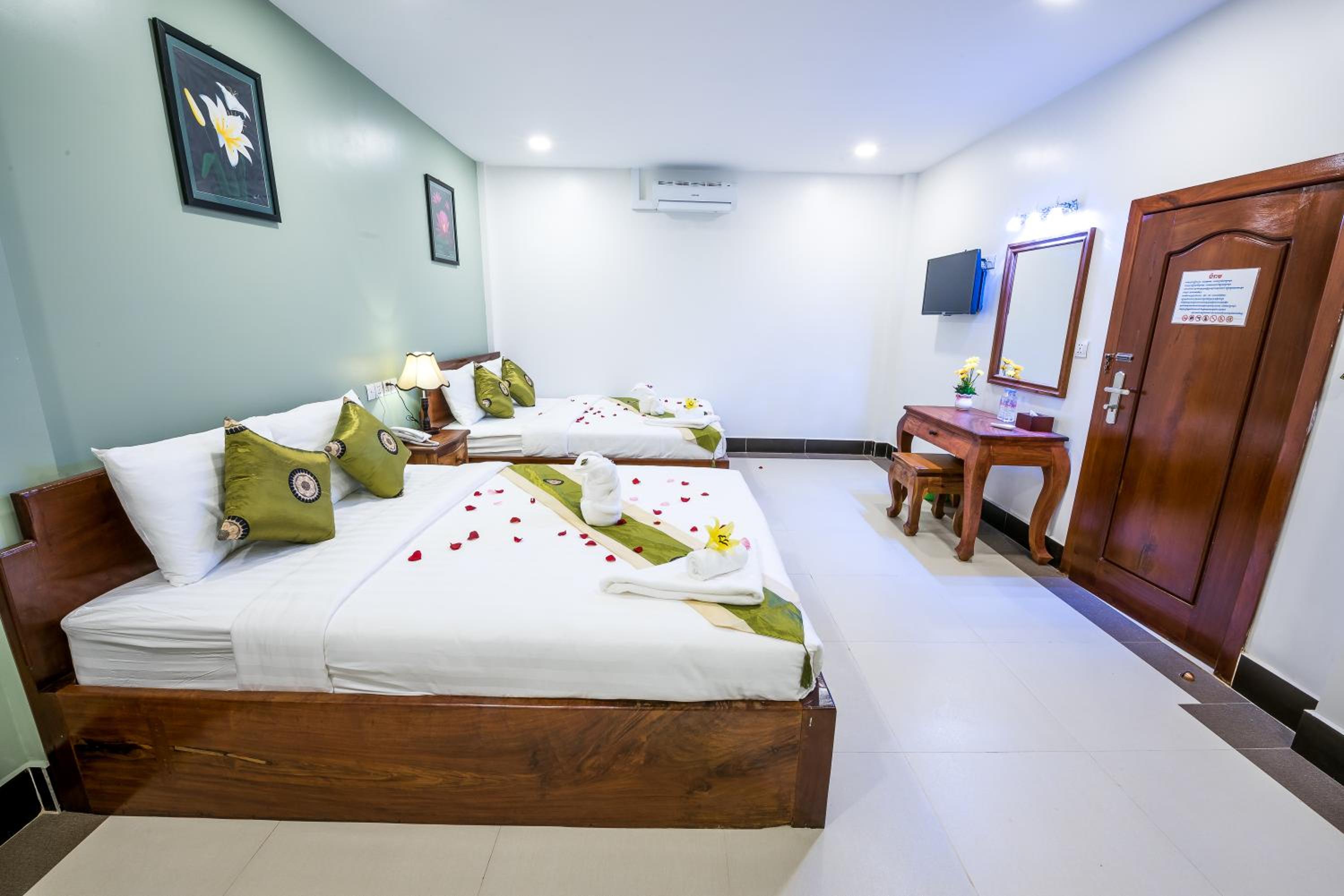Deluxe Twin Room - Photo 13