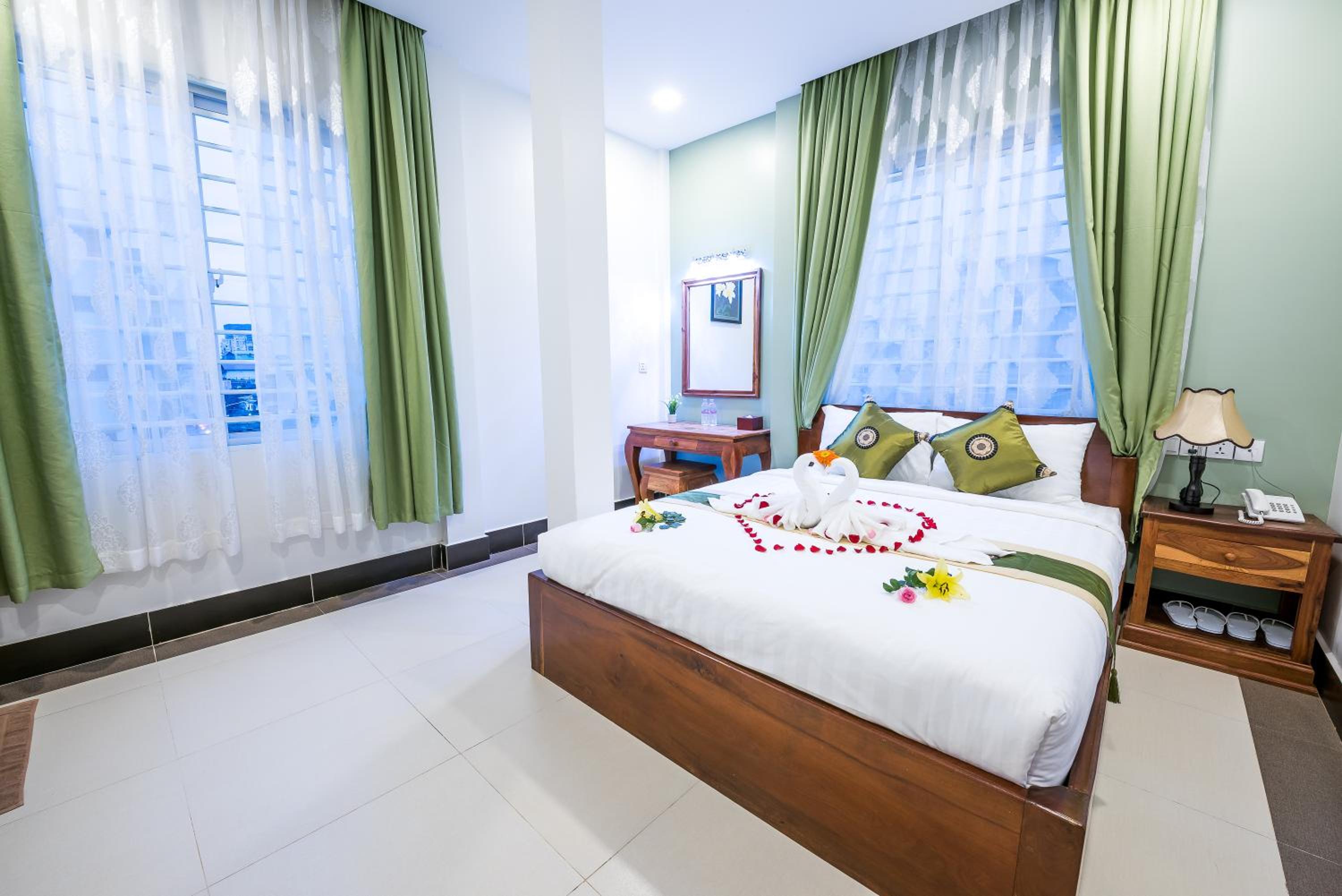 Deluxe Double Room - Photo 13
