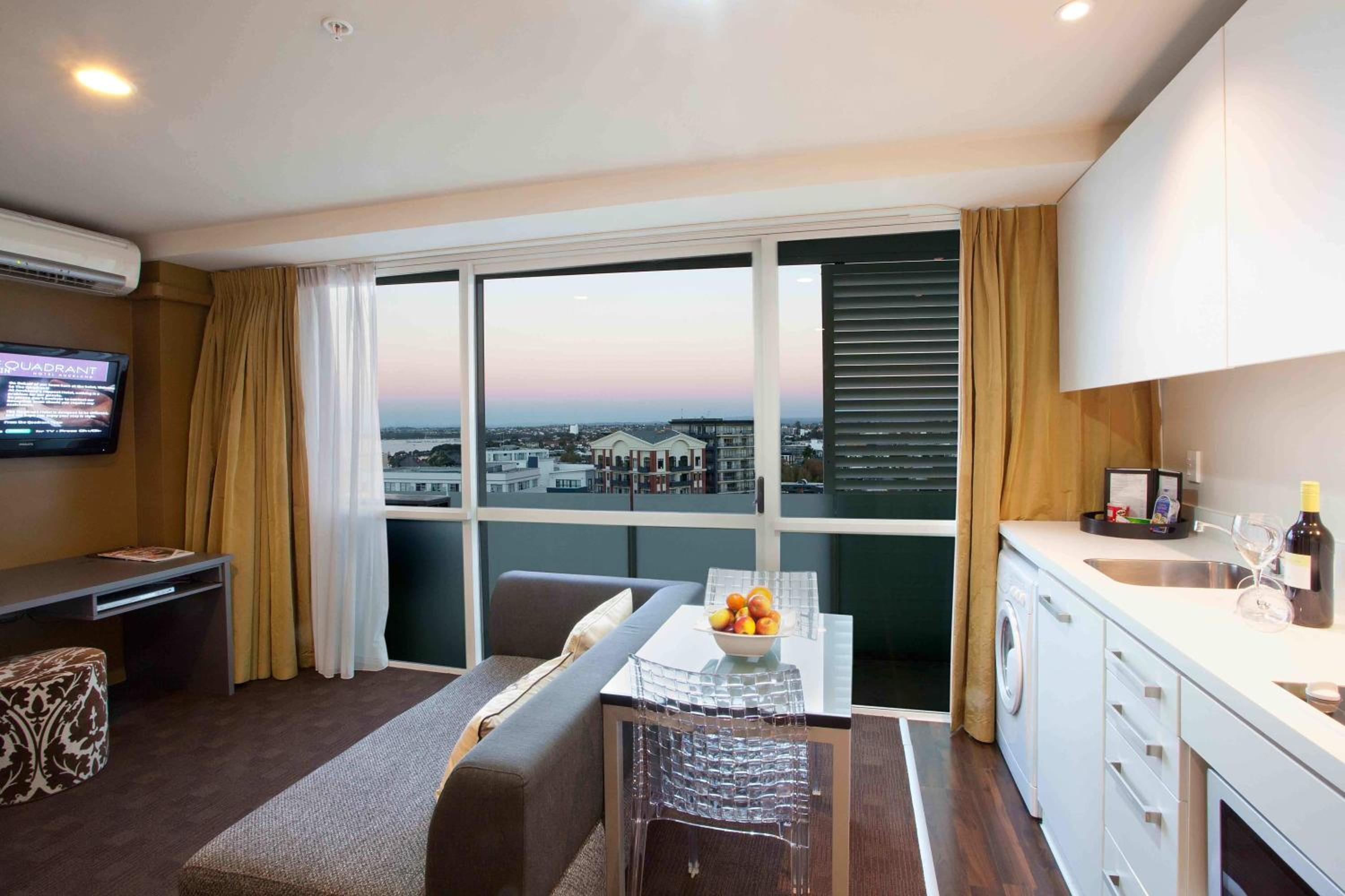 Classic One-Bedroom Apartment - Photo 5