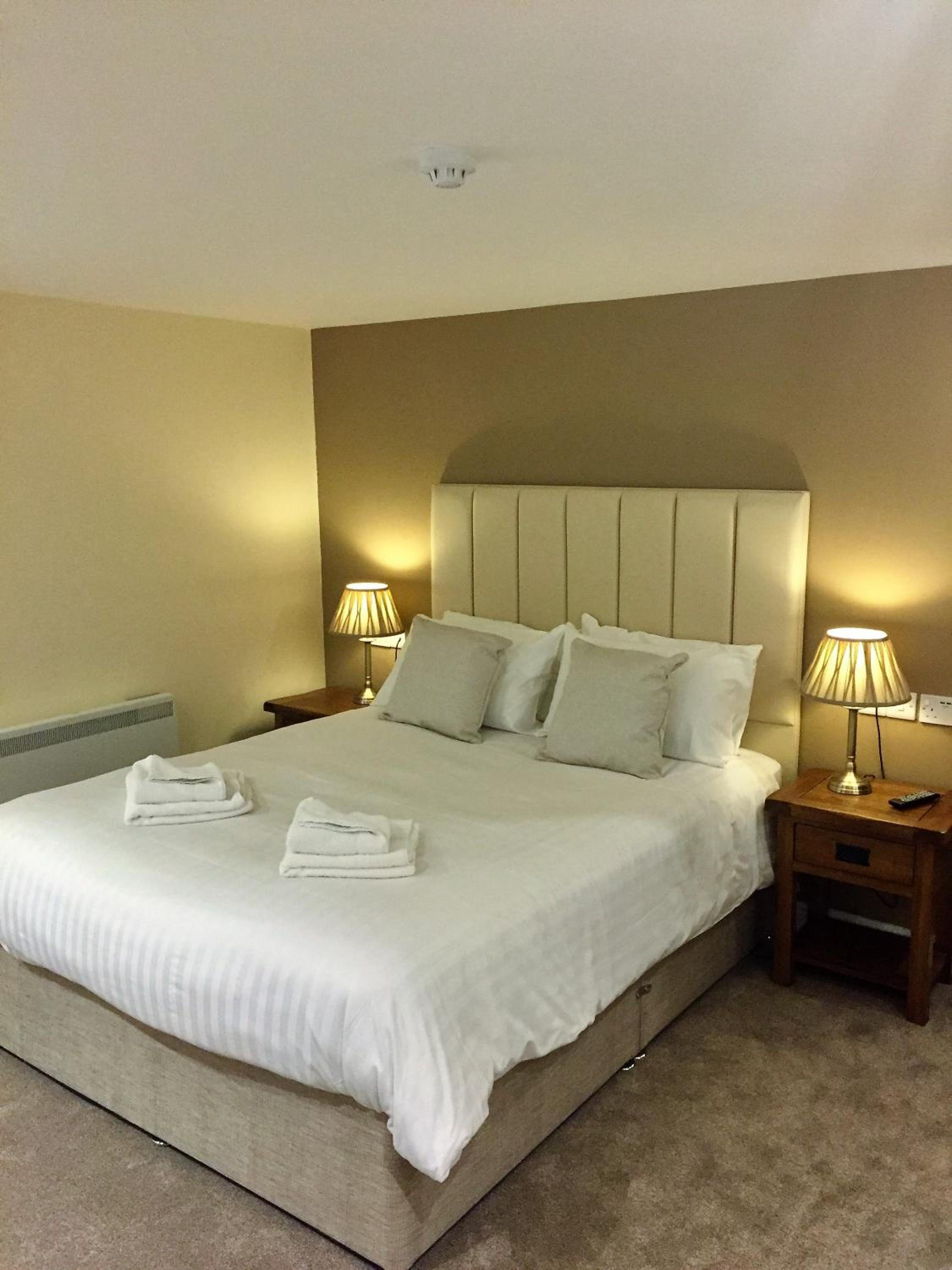 Standard King Room - Photo 7