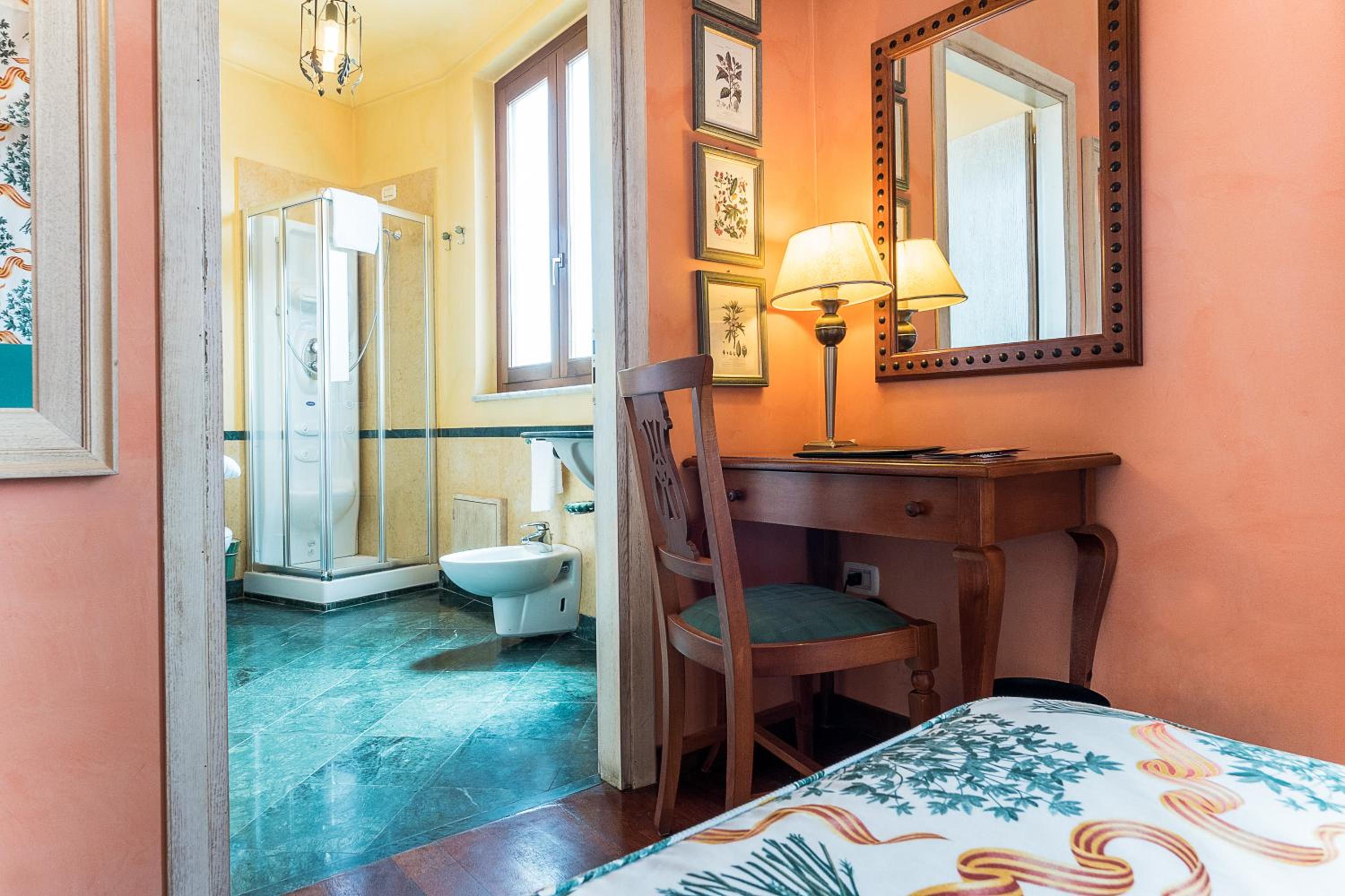 Standard Double Room - Photo 3